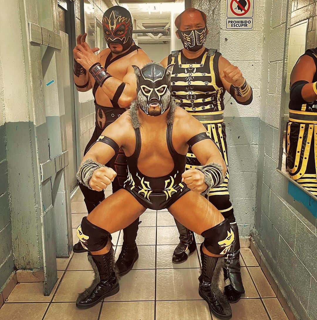 奥村茂雄のインスタグラム：「#cmll #arenamexico #hechicero #coyote #okumura #tifondeosaka」