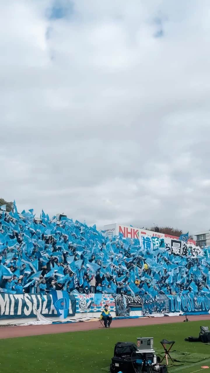 横浜FCのインスタグラム：「後半がキックオフ！勝利のためだけに。  #yokohamafc  #横浜FC #Jリーグ #JLEAGUE #HAMABLUE #ニッパツ三ツ沢球技場」