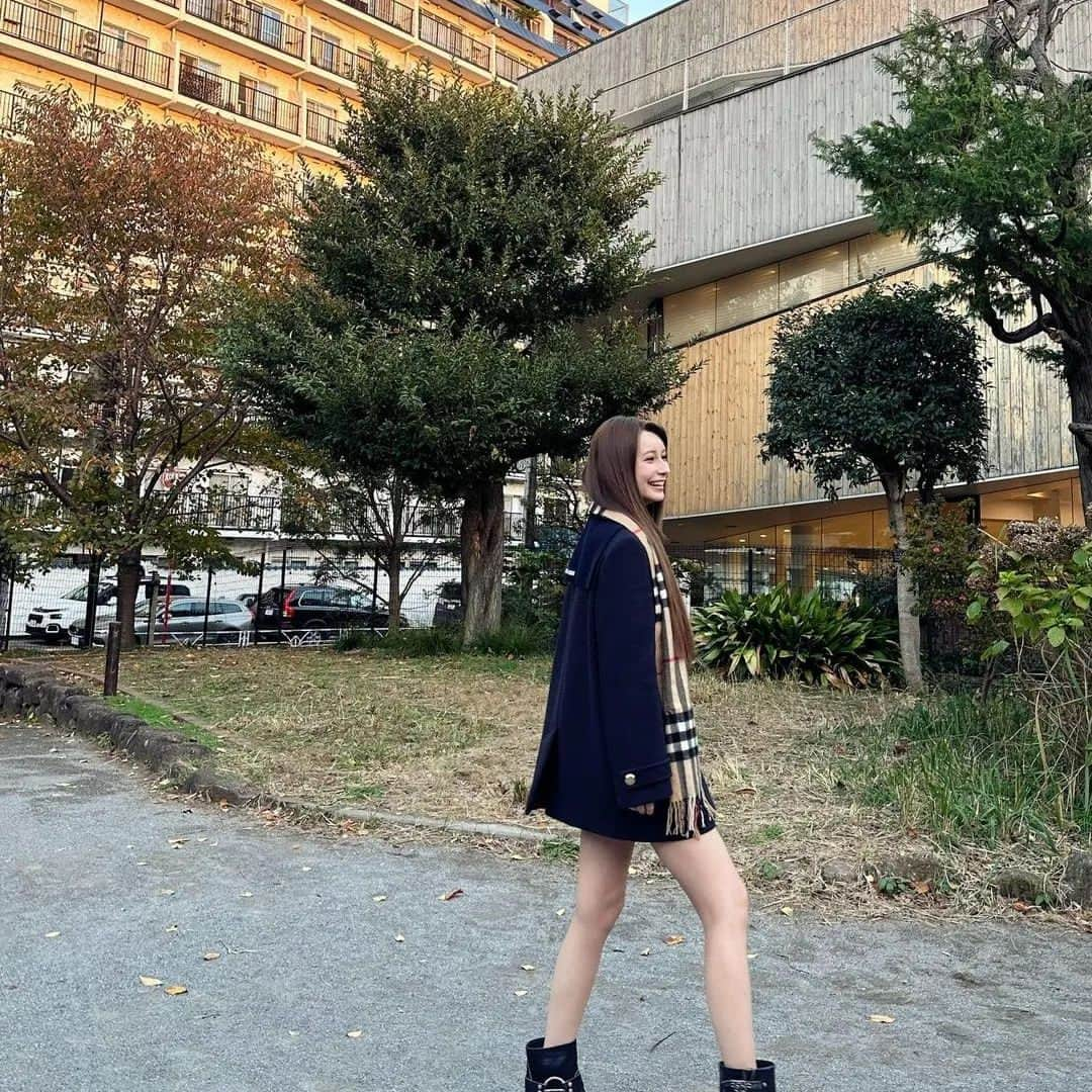 ROIさんのインスタグラム写真 - (ROIInstagram)「ダレノガレ明美さん🩷 いつも有難うございます🙇‍♀️. カラー・ピコトリートメント・エクステをしていただきました🥰. いつも有難うございます！！ リポストさせていただきました. . . #ダレノガレ明美 さん🩷. #ROI #hair #hairsalon #haircut #haircare #haircolor #青山ヘアサロン #表参道ヘアサロン #青山美容室 #表参道美容院 #エクステ #ピコトリートメント #トリートメントでサラサラ #トリートメントでツヤツヤ #髪質改善美容室 #髪質改善サロン #髪質改善 #ヘアケア方法 #ヘアケア #ヘアケアマイスター #美髪矯正 #美髪ストレート #美髪チャージ #美髪ケア #美髪トリートメント #美髪計画 #髪の悩み #髪の悩み解消  . . . . #リポスト - @darenogare.akemi by @get_regrammer 私服です🌼 髪の毛も少し明るくして エクステも少し長めです☺️ ちょっと長すぎたので少し切ります✌️ 髪の毛の色お気に入りすぎます☺️ 野口さんいつもありがとうございます！！」11月25日 14時32分 - roi_salon