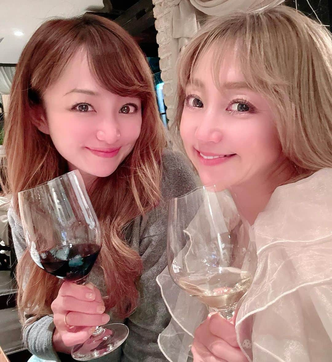 柑谷あゆみさんのインスタグラム写真 - (柑谷あゆみInstagram)「少し前にゆりっちがお誕生日してくれました🥰 出会ってから16年…いつまでも綺麗で可愛くて優しくて… いつもありがとう、心の友♡ ランニングウェアとアポのキャリーバッグをプレゼントしてくれた😍  #時差投稿」11月25日 14時41分 - kantani_ayumi