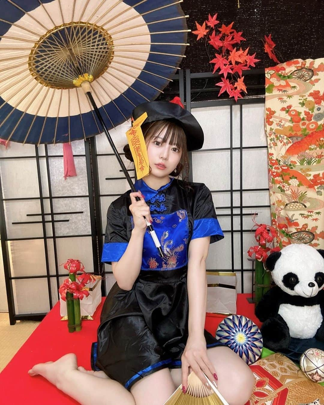 maichanBaoBaoのインスタグラム：「キョンシー🖤この写真は、tiktokライブにて、抽選に参加したリスナー様にチェキにして送りました🖤 tiktokライブでもまってるね🫶✨  #福岡#博多#ライバー女子 #ライバー#コスプレ#コスプレ女子 #ハロウィン#ハロウィンコスプレ #クリスマス#クリスマスコスプレ」