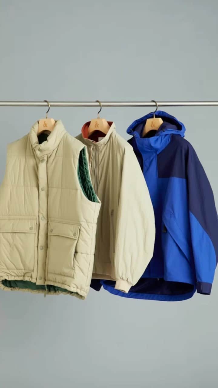 UNITED ARROWS & SONSのインスタグラム：「ㅤㅤㅤㅤㅤㅤㅤㅤㅤㅤ【 Recommend 】 ＜UNITED ARROWS & SONS by MASAKI KAWASE＞  アメリカのオーセンティックなウェアをリファレンスに、現代的でコンフォータブルに仕上げたラインナップに。  NYLON HOODED JACKET ¥53,900- 撥水機能とコットンライクな風合いが特徴のフードジャケット。裏面にもアクリルコーティングを施し、より快適な着心地に仕上げています。  NYLON WARM UP JACKET ¥47,300- ラグランスリーブの仕様で前振りを効かせたブリティッシュテイストな雰囲気のジップジャケット。表生地は撥水加工を施し、裏面はポーラテック社のマイクロシリーズフリースを使用。軽量で柔らかい仕上がりになっています。  PADDING VEST ¥57,200- 薄手のナイロンタスランタフタに「小松マテーレ」の撥水加工を施したナイロンベスト。 腰ポケットにハンドウォーマーを配置し、裏地にはコーデュロイ生地を使用しています。  HALF ZIP SWEATSHIRT ¥28,600- 希少価値の高い1970年代の編み機で編まれた柔らかい生地が特徴のハーフジップスウェット。両脇にポケットを配し、アウターとしても着用が可能です。  #UnitedArrowsAndSons #UnitedArrows」