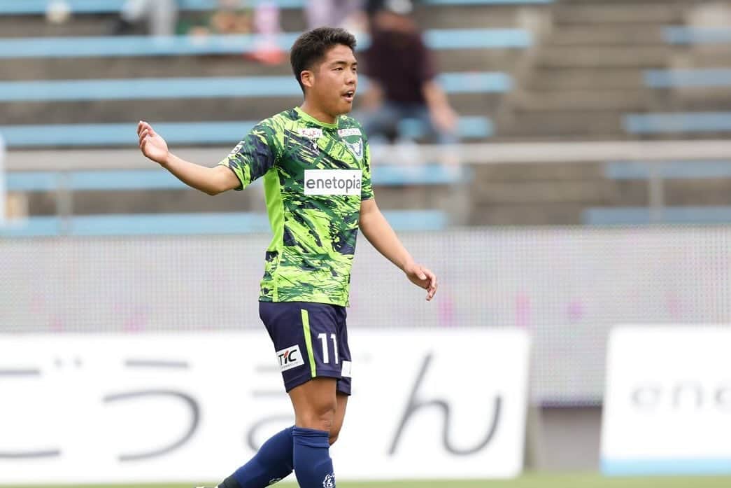 ガイナーレ鳥取さんのインスタグラム写真 - (ガイナーレ鳥取Instagram)「この度、#大久保優 選手につきまして、契約満了に伴い、来シーズンの契約を更新しないこととなりましたので、お知らせいたします。   💬大久保選手コメント 大学卒業してから4年間、本当にお世話になりました。 大学4年時の12月のトライアウトで高木監督、吉野前強化部長に拾っていただき、ここまでプレーさせていただけたことに非常に感謝しています。 そして、どんな時も温かい声援を送っていただき、僕たちの背中を後押してくれたサポーターの皆様には本当に感謝しかありません！！！ プロサッカー選手として初めてのチームがガイナーレ鳥取で良かったです！！！ そして、鳥取でプレーさせていただくに当たって、この4年間本当にたくさんの人達の支えのおかげでプレーできたと思っています。 最後に、僕はまだまだこれからもサッカーを続けていくので頭の片隅のどこかで少しでも覚えていただけたら嬉しいです。 本当に4年間ありがとうございました！！！！  #ガイナーレ鳥取」11月25日 15時06分 - gainare_tottori