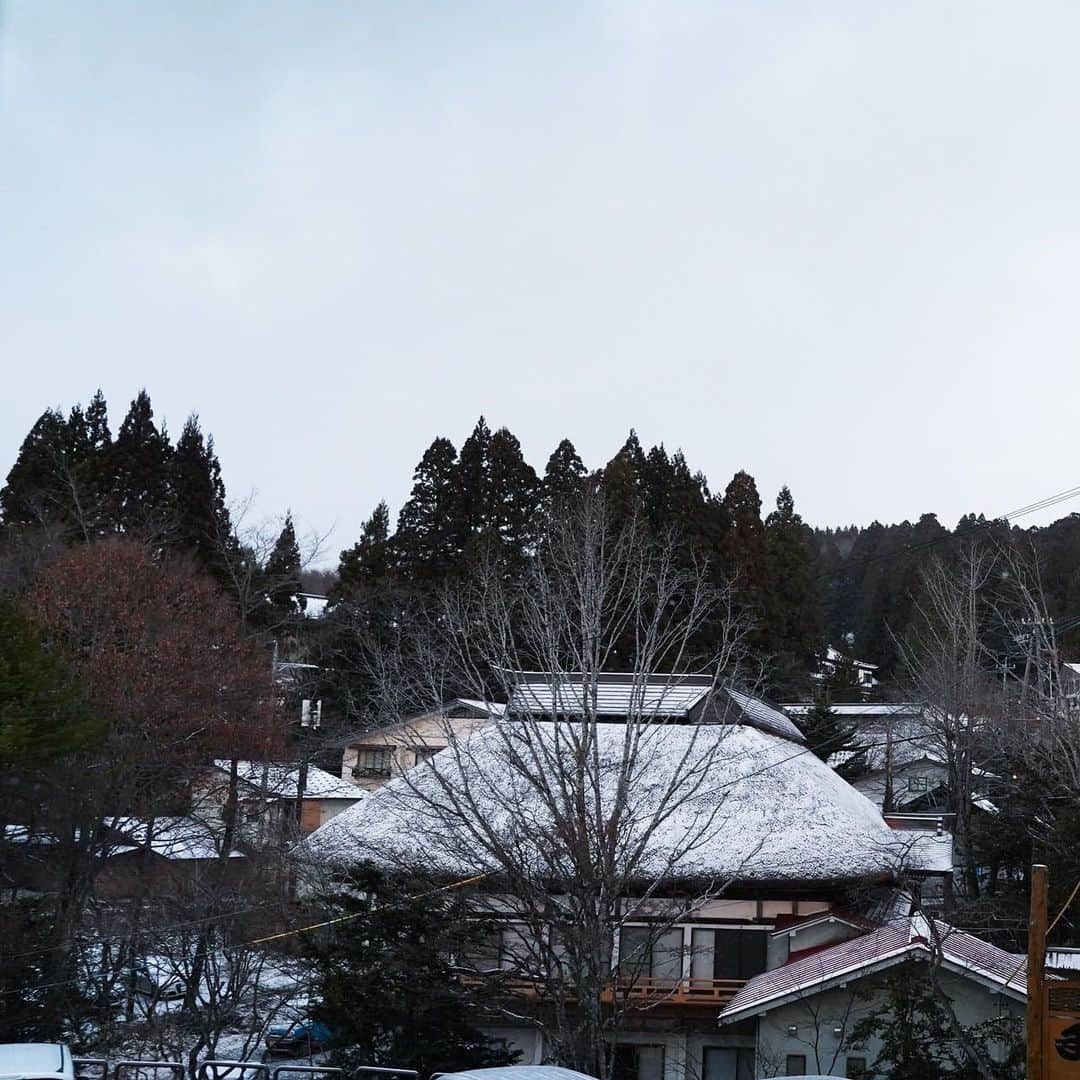 中丸雄一さんのインスタグラム写真 - (中丸雄一Instagram)「長野県の戸隠から中継。雪が降り気温も氷点下いきそうでした。そしてそば食べた。  駅テレマルシェにも出演させてもらい、忍者について学んだ。忍者ハチマキもらった☺️」11月25日 15時02分 - y_nakamaru_94