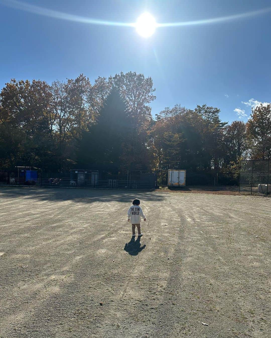 村上奈菜さんのインスタグラム写真 - (村上奈菜Instagram)「小学校をリノベーションしたレストラン🏫 心がほっこりする場所でご飯も美味しいの🍴♡ 学習机が小さくてすごく可愛く感じる☺️ 癒されスポットだよっ🐐✨ #那須塩原」11月25日 15時08分 - murakami__nana