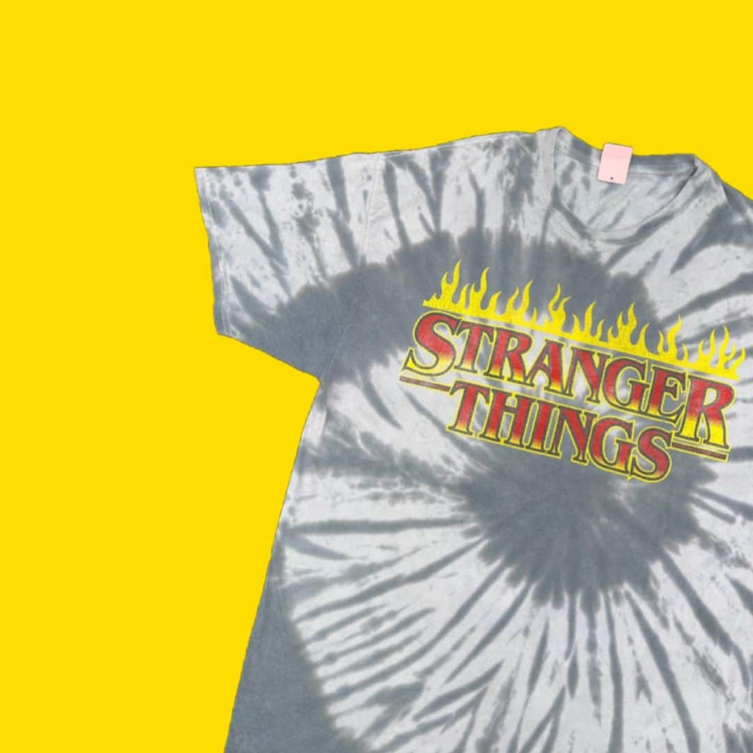 おもちゃやSPIRALのインスタグラム：「stranger things タイダイTシャツ 入荷しました✨✨✨  men's XL size🐶」