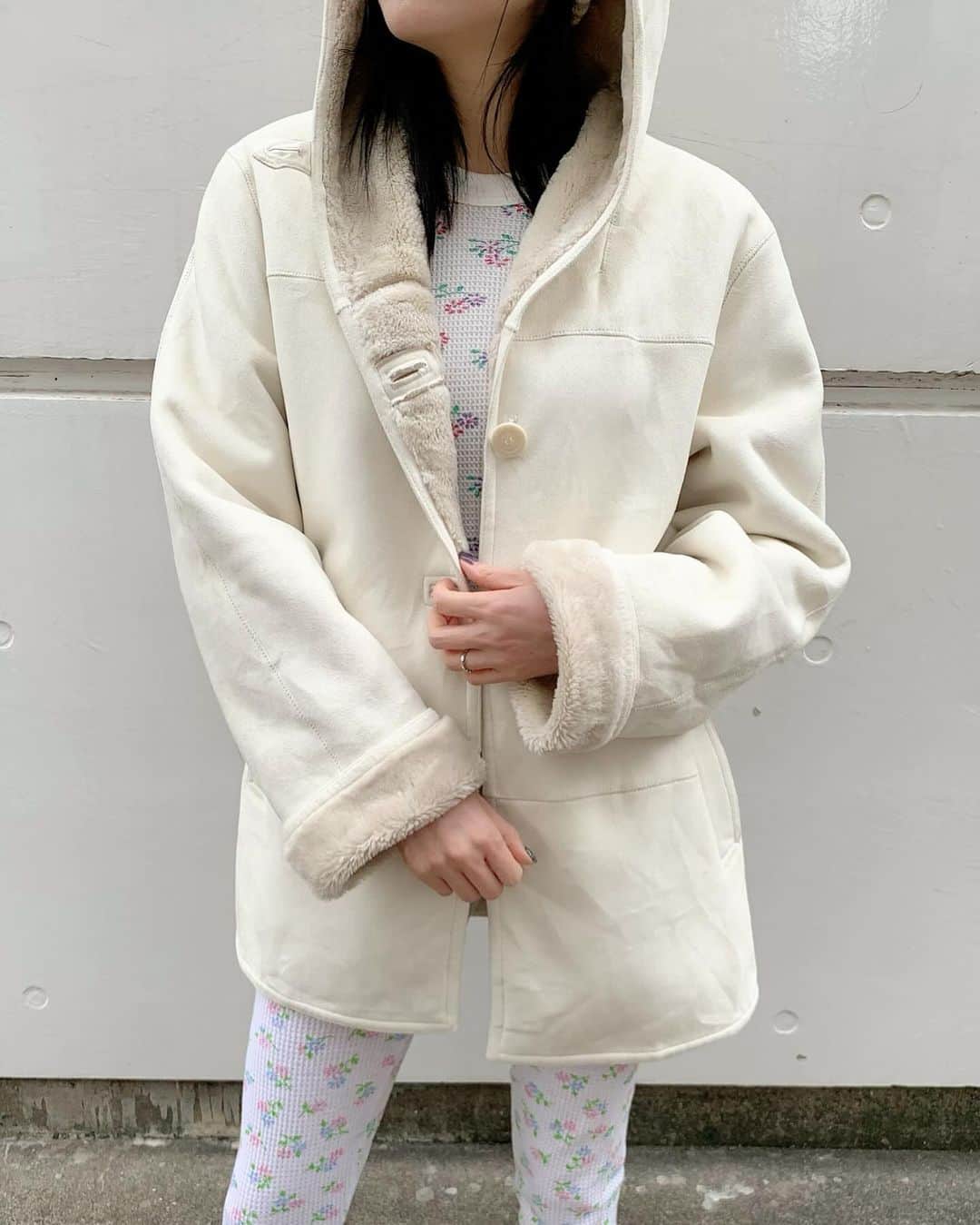 birthdeathさんのインスタグラム写真 - (birthdeathInstagram)「New Arrivals  90's White faux shearling jacket  80's Floral thermal L/S tee  80's Floral thermal pants  #birthdeath #vintage」11月25日 15時25分 - birthdeath_tokyo