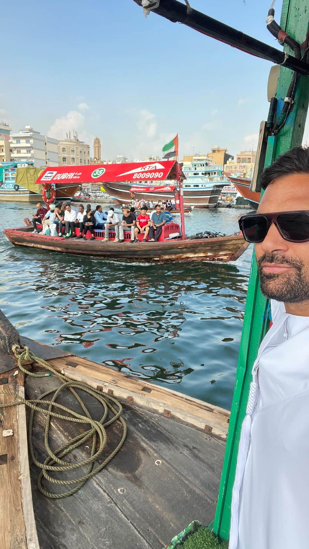 マヌー・ベネットのインスタグラム：「Travelling by water #oldschool #dubai🇦🇪」