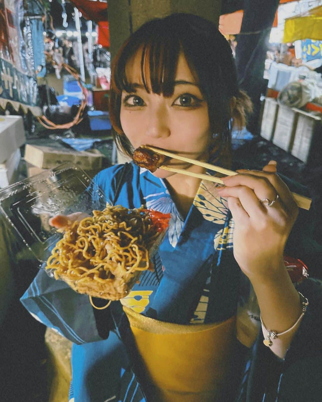 YU-KAさんのインスタグラム写真 - (YU-KAInstagram)「間違いなく夏は終わったので お祭りでとうもろこしと焼きそばと唐揚げ食べた思い出 載せとく🍗食べ盛り  載せたい写真いっぱい溜まってるので 今年残り1ヶ月で投下しまくります✊🏻  #夏祭り #浴衣」11月25日 15時38分 - yuka19981114