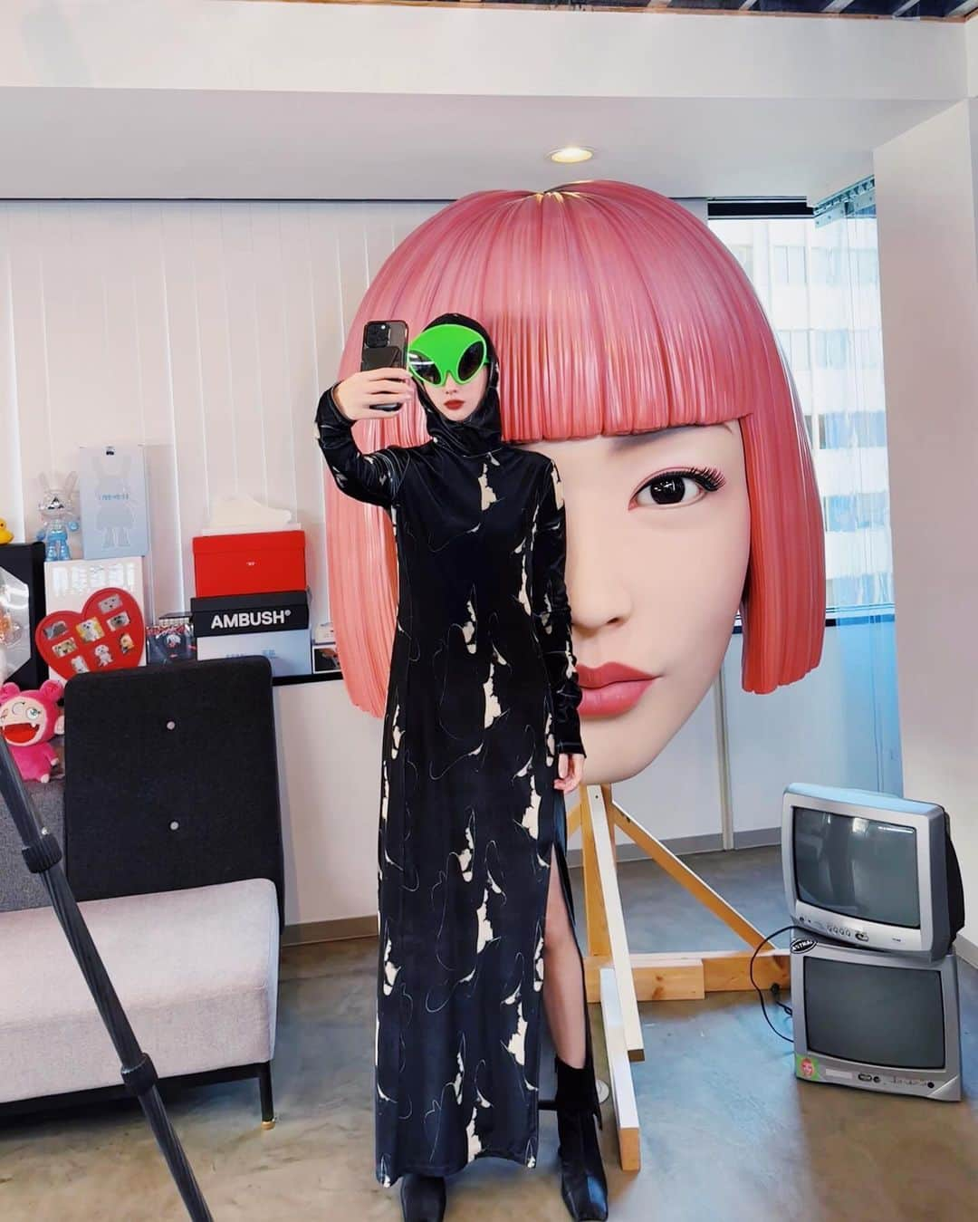 鈴木えみさんのインスタグラム写真 - (鈴木えみInstagram)「@imma.gram 事務所にあった👽借りたよ💚」11月25日 15時42分 - emisuzuki_official