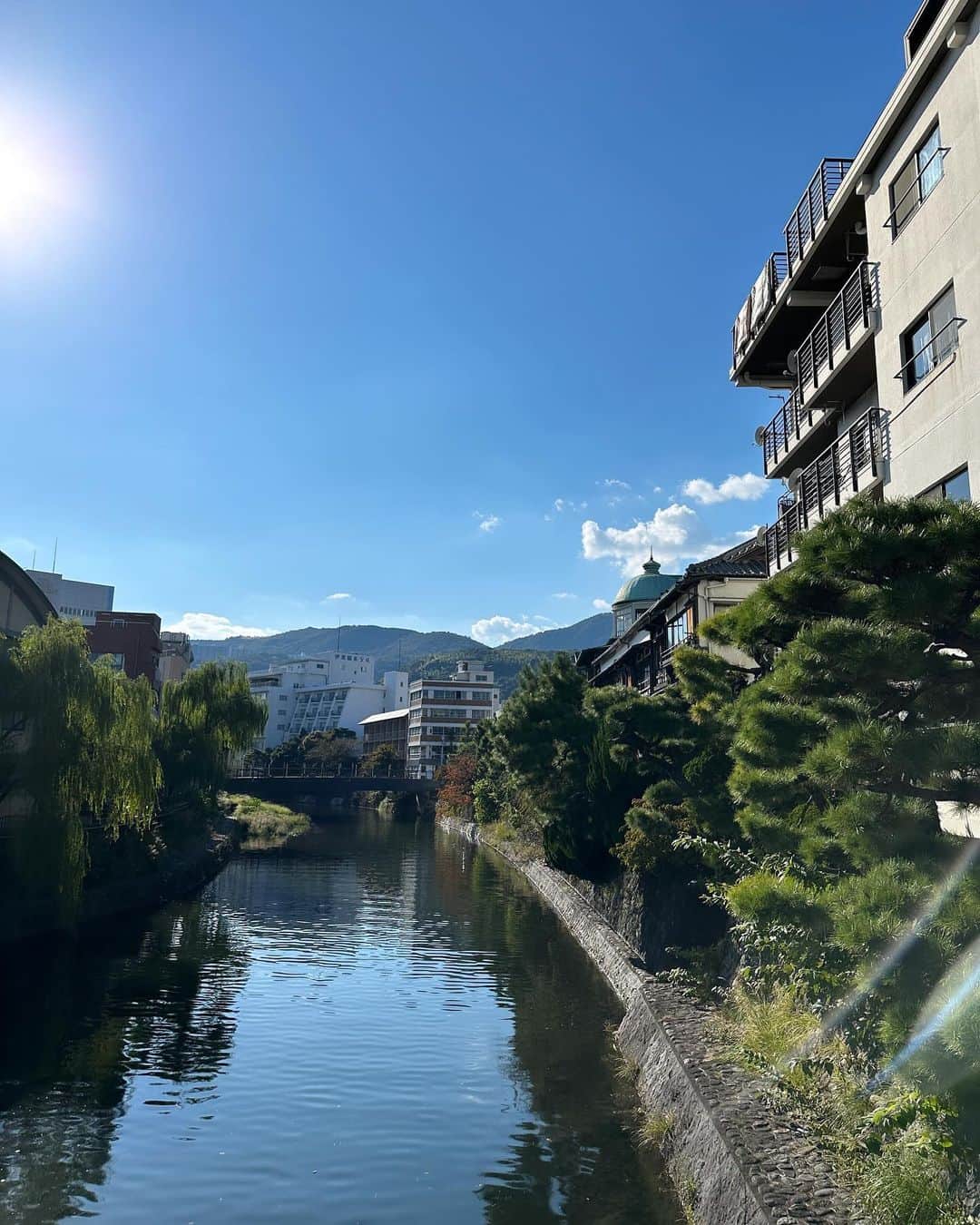 新田朝子さんのインスタグラム写真 - (新田朝子Instagram)「日本の風景。だいぶ前の、伊東。 初めてだったけどとっても落ち着く、伊東好きだ。 また帰国したら温泉行きたいな。  #静岡 #伊東 #伊東温泉 #時差投稿 #思い出投稿  #shizuoka #ito #japan #japantravel」11月25日 15時44分 - asako.nitta