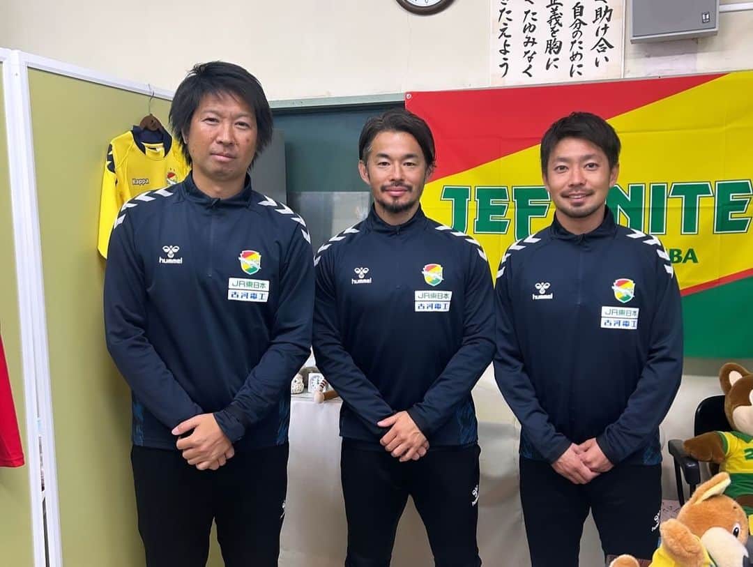佐藤勇人さんのインスタグラム写真 - (佐藤勇人Instagram)「『千葉市立宮崎小学校　創立60周年　記念式典』 に呼んでいただきました。  体育館で講話を5年生、6年生に対して行い、その後は校庭へ。 来てくれたジェフOBチームの昇平と大介vs宮崎小学校の生徒達との試合は楽しかったです⚽️😄  宮崎小学校の皆さん、創立60周年おめでとうございます！  #千葉市立宮崎小学校  #千葉市 #蘇我 #創立記念 #ジェフユナイテッド市原千葉  #池田昇平 #伊藤大介 #佐藤勇人」11月25日 15時45分 - yuto7sato
