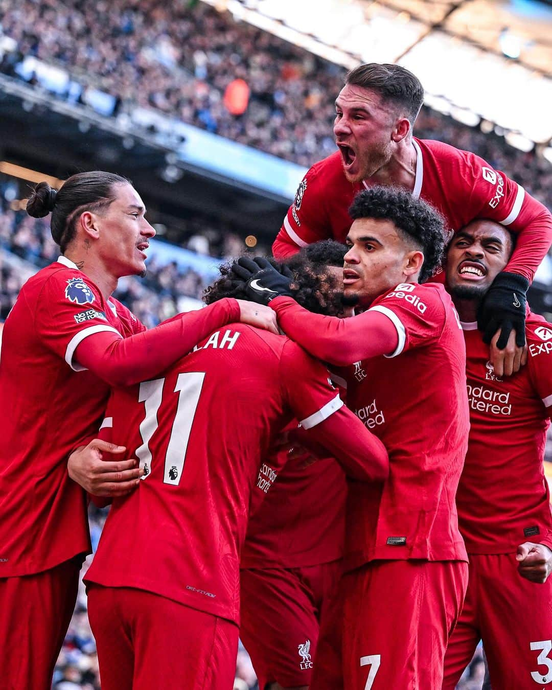 ライアン・フラーフェンベルフさんのインスタグラム写真 - (ライアン・フラーフェンベルフInstagram)「Taking a point with us. Thanks Reds, for the support 🫶🏾🔴  #MCILIV」11月26日 1時16分 - ryanjiro_