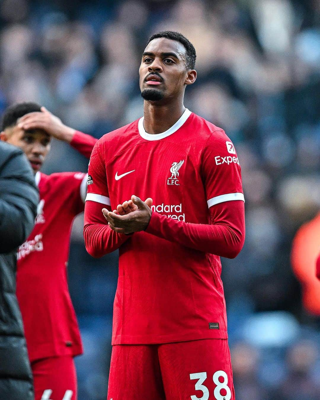 ライアン・フラーフェンベルフさんのインスタグラム写真 - (ライアン・フラーフェンベルフInstagram)「Taking a point with us. Thanks Reds, for the support 🫶🏾🔴  #MCILIV」11月26日 1時16分 - ryanjiro_