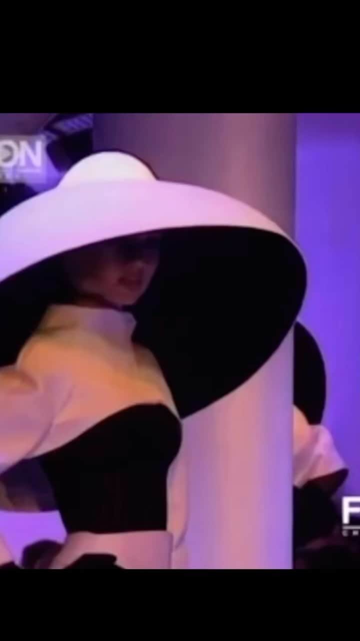 フィリップトレーシーのインスタグラム：「Philip Treacy for Thierry Mugler.」