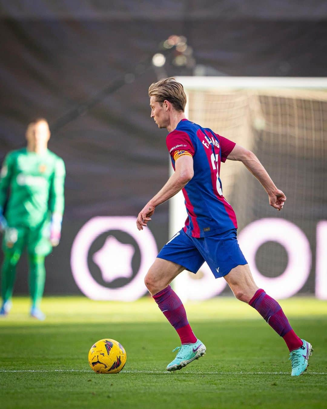 FCバルセロナさんのインスタグラム写真 - (FCバルセロナInstagram)「Frenkie de Jong, back on the field and in the starting XI 👏」11月26日 2時30分 - fcbarcelona