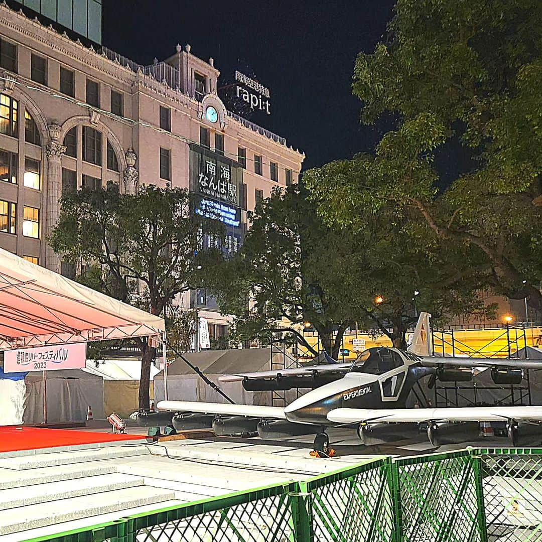 大平我路さんのインスタグラム写真 - (大平我路Instagram)「飛行機あるで！南海なんば駅前広場」11月26日 1時19分 - t.garo_official