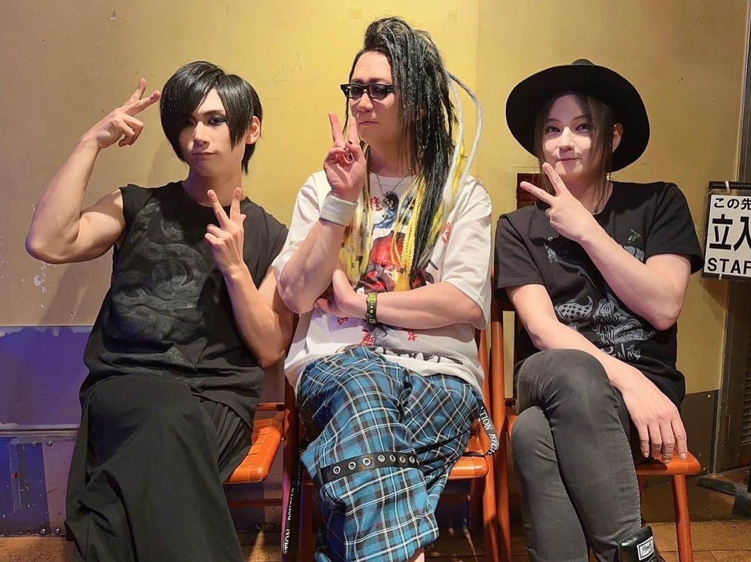 影丸のインスタグラム：「「MASAKI NIGHT 〜2023木枯らしツアー」初日大阪、ありがとうございました(😆)  YUKIさんとは初共演でしたが優しいお人柄とキレッキレのプレイで難曲を最高に楽しく演奏させて頂けました(🤩)  明日はこちら！ 「MASAKI NIGHT 138～京都～」 音楽天国京都河原町店 ライブスタジオ 今日モ今日トテ」