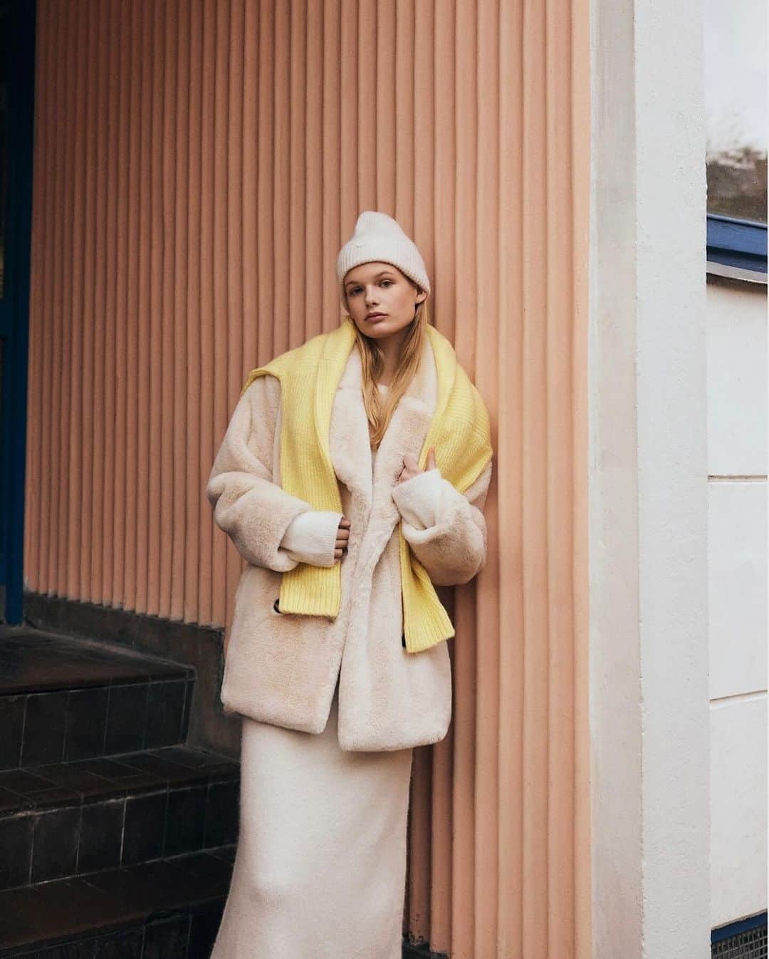 Stradivariusのインスタグラム：「COPENCORE is out now with danish fever🧣 AW23 | New In」
