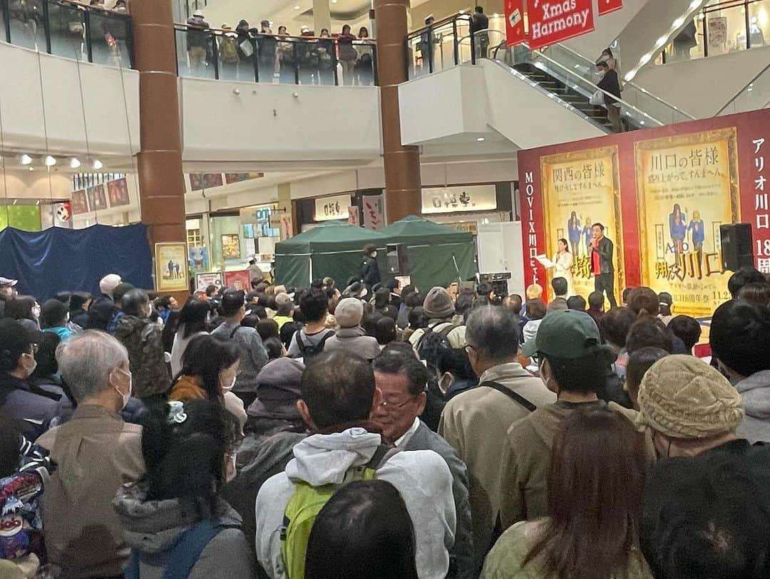 はなわさんのインスタグラム写真 - (はなわInstagram)「今日は朝から埼玉県へ。 アリオ川口さんでCD発売イベントをやらせて頂きました！ 翔んで埼玉２が上映中という事もあり、一部と二部ともに超満員でした‼️ 最強楽しかった(^-^) CDもたくさん売れた！ 来てくれたら皆様ありがとう♪ #翔んで埼玉　#ニュー咲きほこれ埼玉 #同じ時代に生まれた若者たち」11月26日 1時35分 - naoki_hanawa