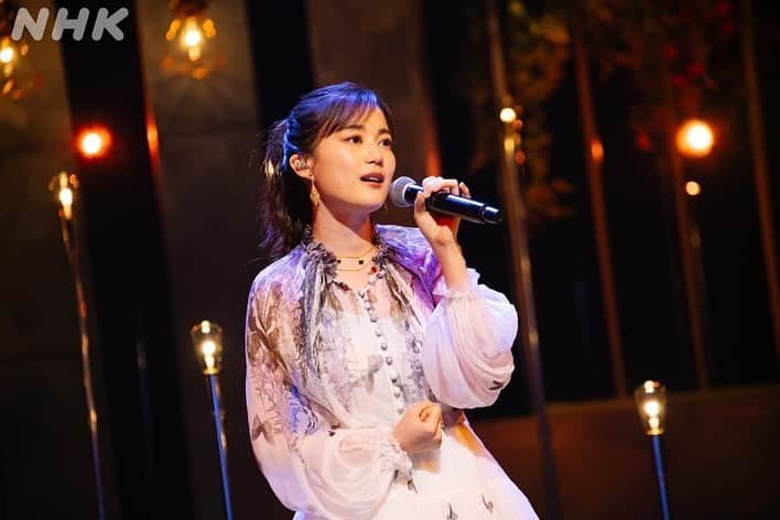 生田絵梨花のインスタグラム：「本日なんと Venue101ゲスト初出演させていただきました！！🤣✨🎊  いや〜…ふしぎな感覚だったけど 嬉しすぎたなぁ。。  グループ卒業後の一番最初から見守ってくださっている番組で こうして歌ってる姿を見てもらえて ほんとうに幸せ者です。  家帰ってNHK＋何回も見返しちゃった。笑  ありがとうございました✨✨  『ウィッシュ』と共にかけがえのない日々を過ごさせてもらってます。 大事に踏み締めます！  #Venue101 #ウィッシュ」