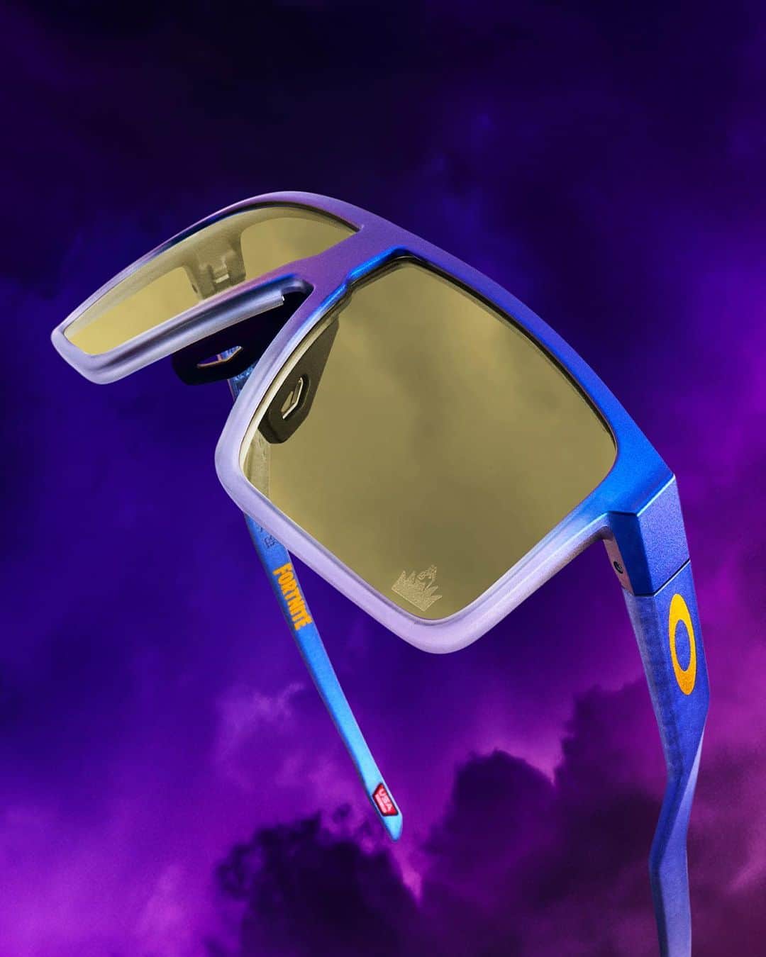 OAKLEYさんのインスタグラム写真 - (OAKLEYInstagram)「When the Storm closes, at least you’ll see it coming. Introducing the Oakley x Fortnite collection.  The loot drops on November 29th and will be available online and in selected regions.」11月26日 2時01分 - oakley