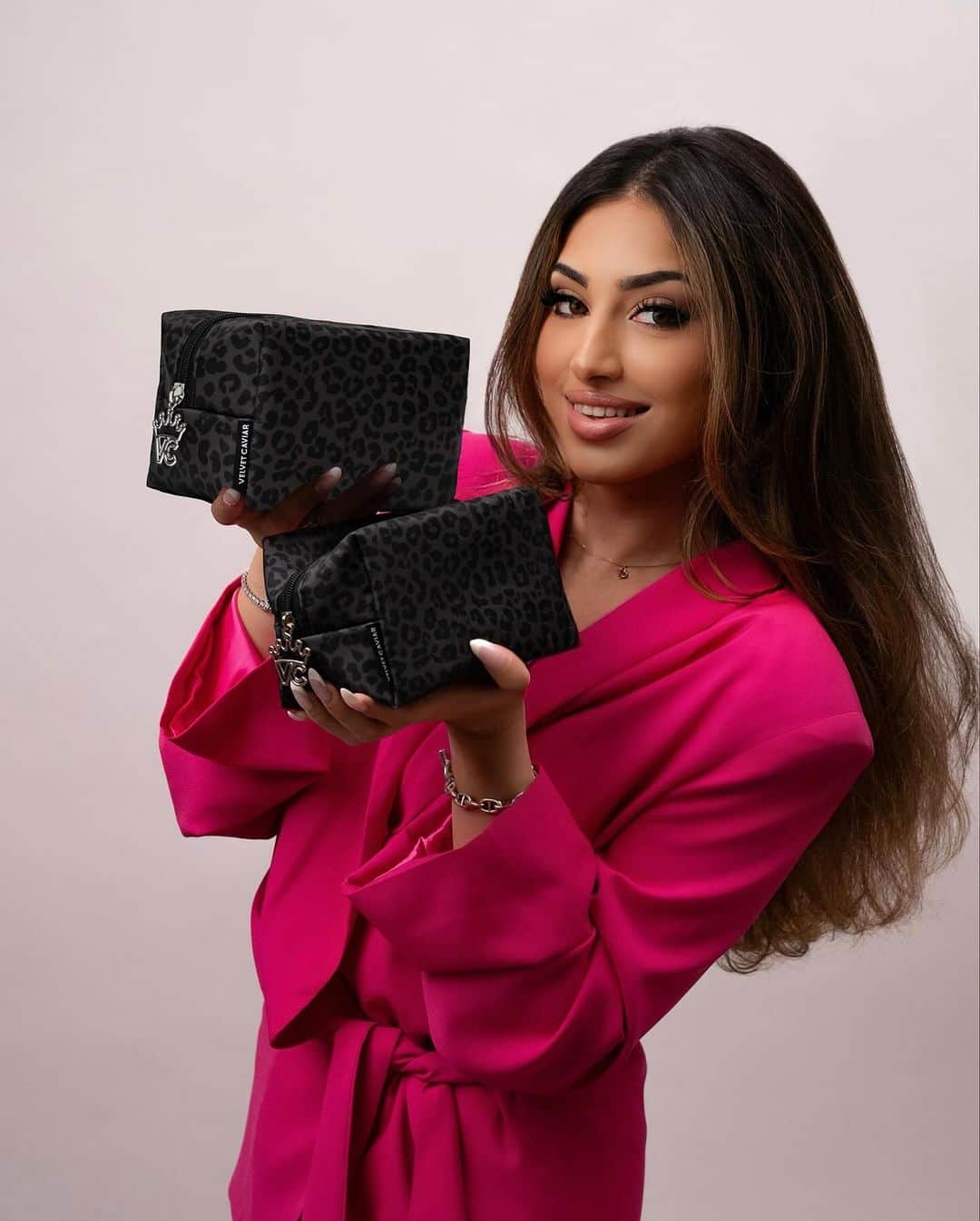 VELVETCAVIARのインスタグラム：「Surprise! I've extended our Black Friday Sale one more day! ♥️ - Michelle One more day to get the Black Leopard makeup bag with any order over $80 🩷」