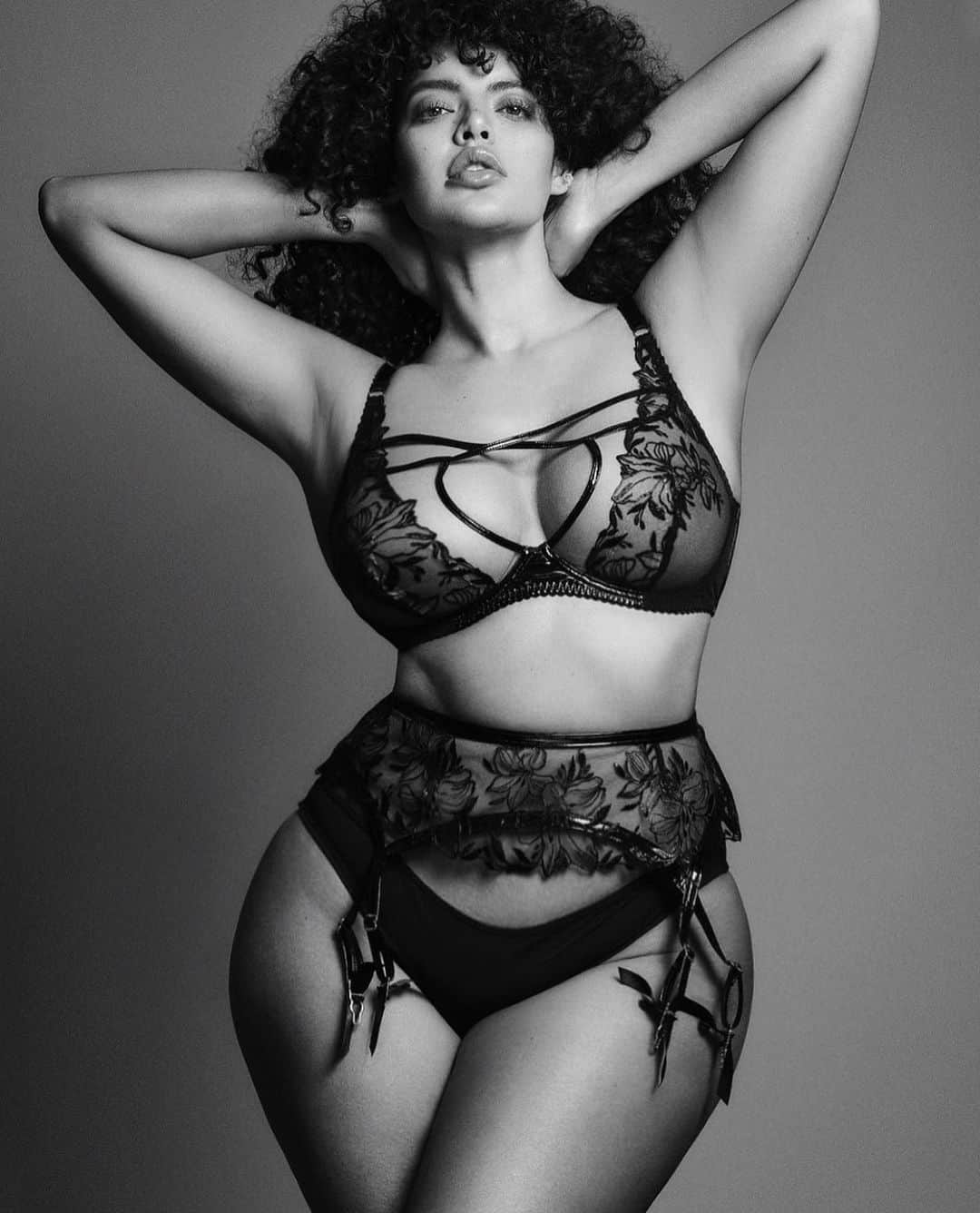 Agent Provocateurのインスタグラム：「Own Your Provocation 🖤  The gorgeous @saffi_karina stuns us in the Ozella set.  Unleash the power of your sensual self in Ozella's alluring details.  Tap to explore Ozella.   #TheHotPursuit #KnickersForever #AgentProvocateur」