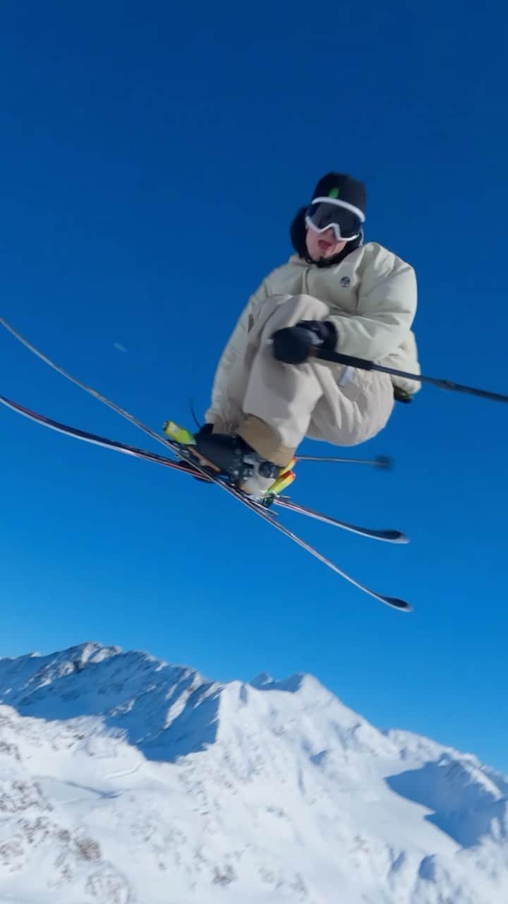 モンスターエナジーのインスタグラム：「Watch @FerdinanDahl & @B._.Dan in @HotLapsOfficial’s extended cut from Stubai ⛷️   Now playing on the #MonsterEnergy YouTube channel. Link in bio.  #MonsterEnergy #Ski #Skiing #ActionSports」