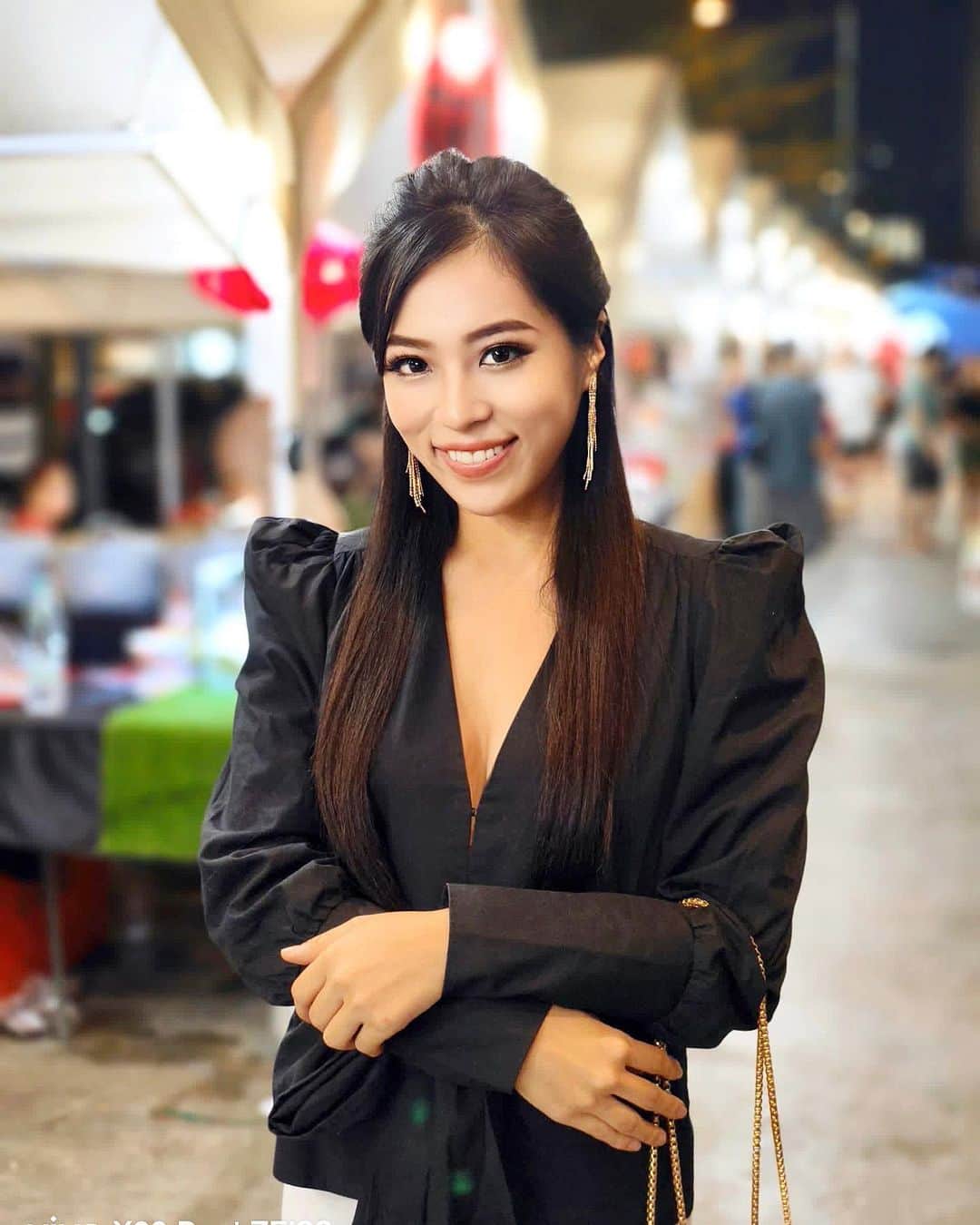 絹野志朋のインスタグラム：「👭 I went around the local market  with my pageant friend @dhyeello2   It was a great time to enjoy food  not only from Malaysia but from all over the world😋  ＿＿＿＿＿＿＿＿＿＿＿＿＿＿＿＿＿＿＿＿＿＿＿＿  🇲🇾Nov 15th ~ Dec 5th Road For @misscosmoworld   National account @misscosmoworldjapan  Organizer @japan_beauty_ambassador  National director @aya_kiyota   #MissCosmoWorld #MissCosmoWorld2023 #MissCosmoWorldJapan #BeautyPageants @missosologyjapan @missosology_org」