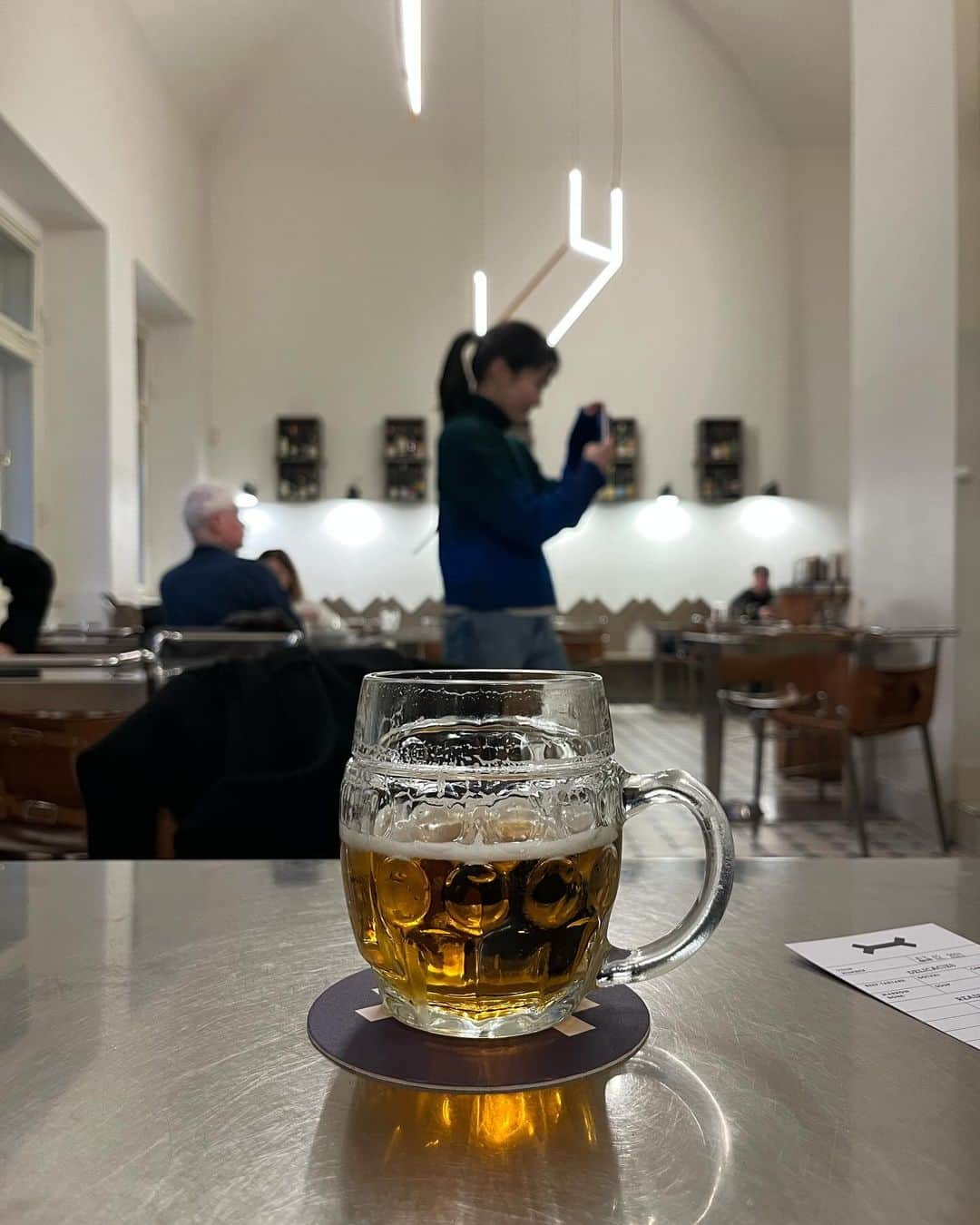 渡邉香織さんのインスタグラム写真 - (渡邉香織Instagram)「Miss you Prague and 🍺 とかいいつつ最近全然アルコール分解できないしかゆいし(よくない)卒後しようかと思っている🫨😮‍💨」11月26日 2時23分 - foxco_kaori