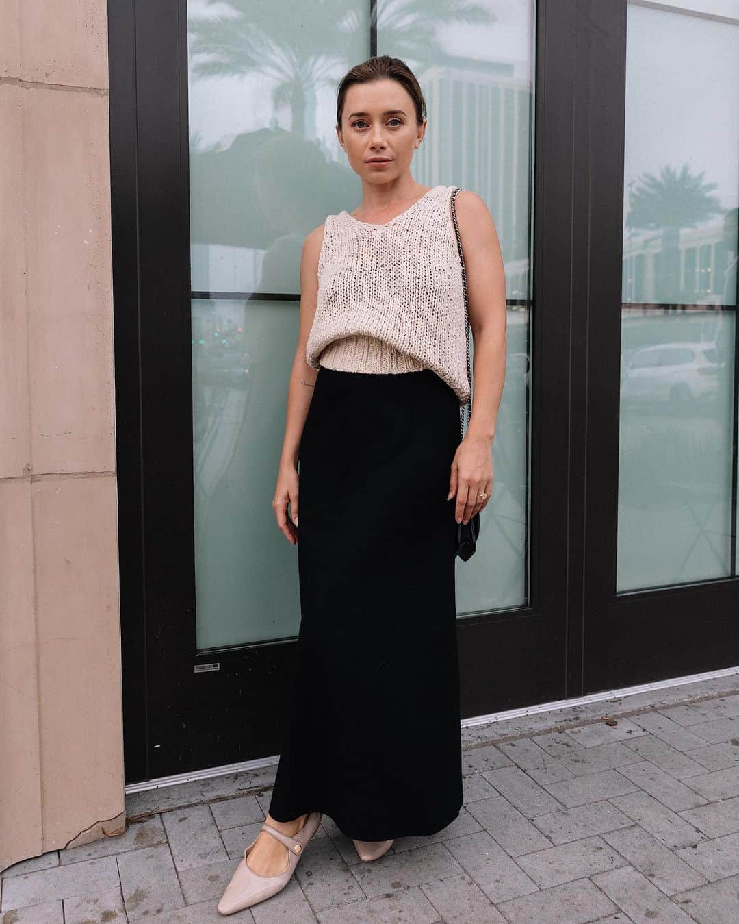 オレーシャ・ルーリンのインスタグラム：「Finally cold enough for me to wear this stunning winter skirt from @eileenfisherny」