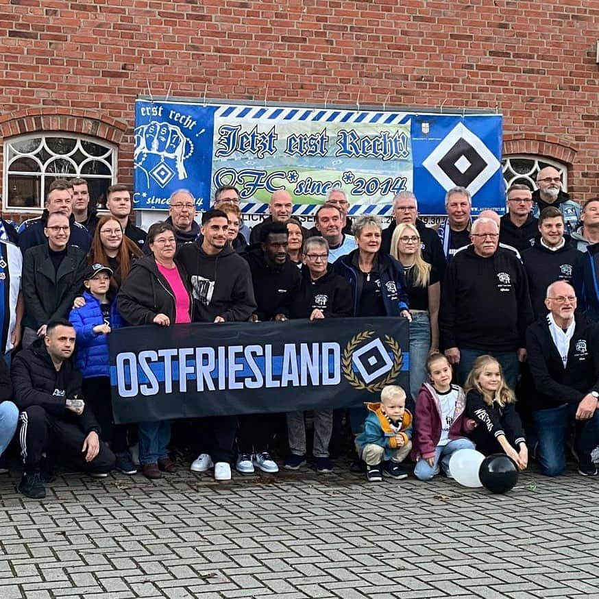 ハンブルガーSVさんのインスタグラム写真 - (ハンブルガーSVInstagram)「Heute wurden viele Fanherzen beglückt. 💙 Unsere Jungs waren in ganz Deutschland unterwegs und haben einige unserer Fanclubs besucht. 😍  War ein überragender Tag für alle Beteiligten. 🫶  #nurderHSV」11月26日 2時30分 - hsv