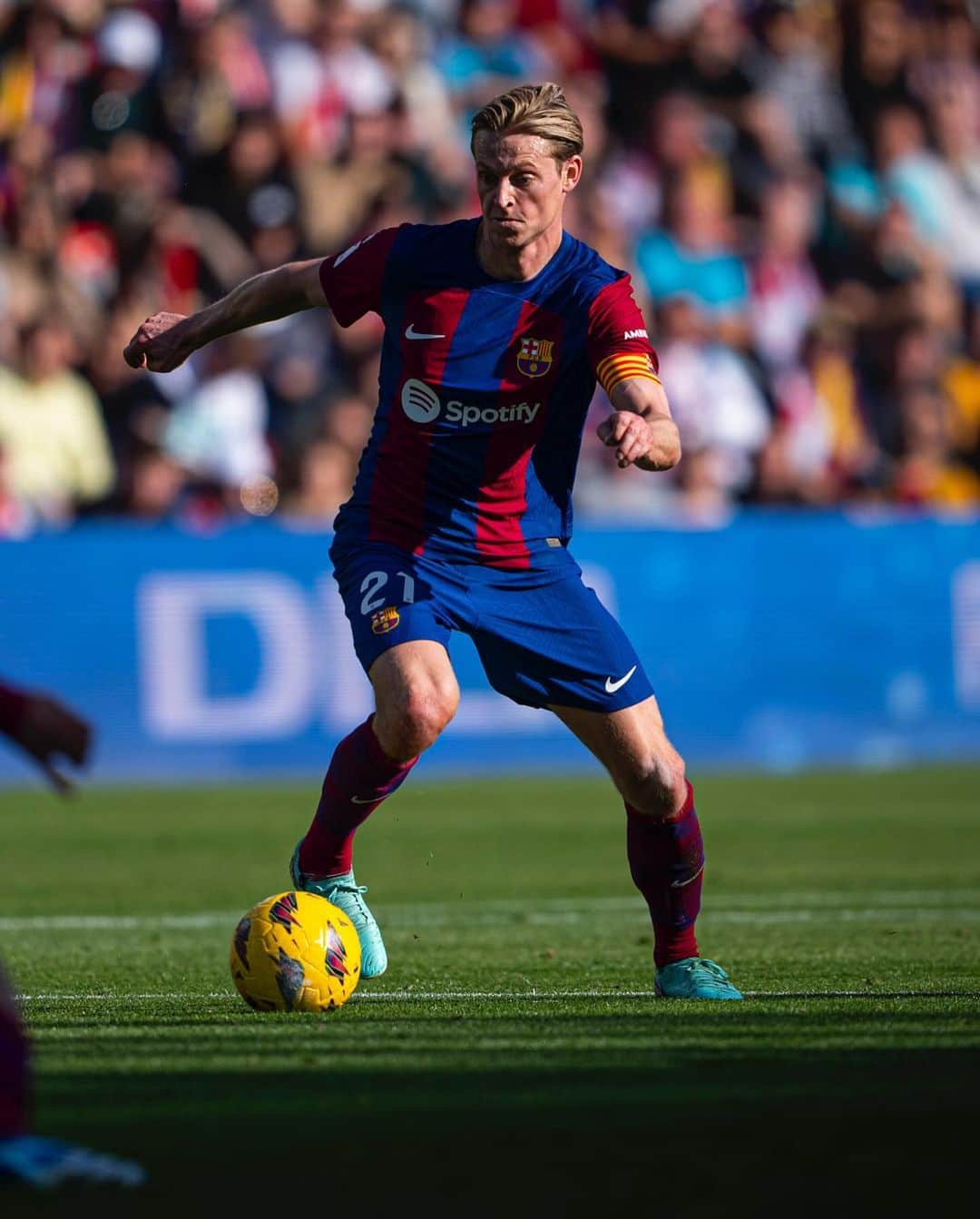 FCバルセロナのインスタグラム：「Frenkie de Jong, back on the field and in the starting XI 👏」