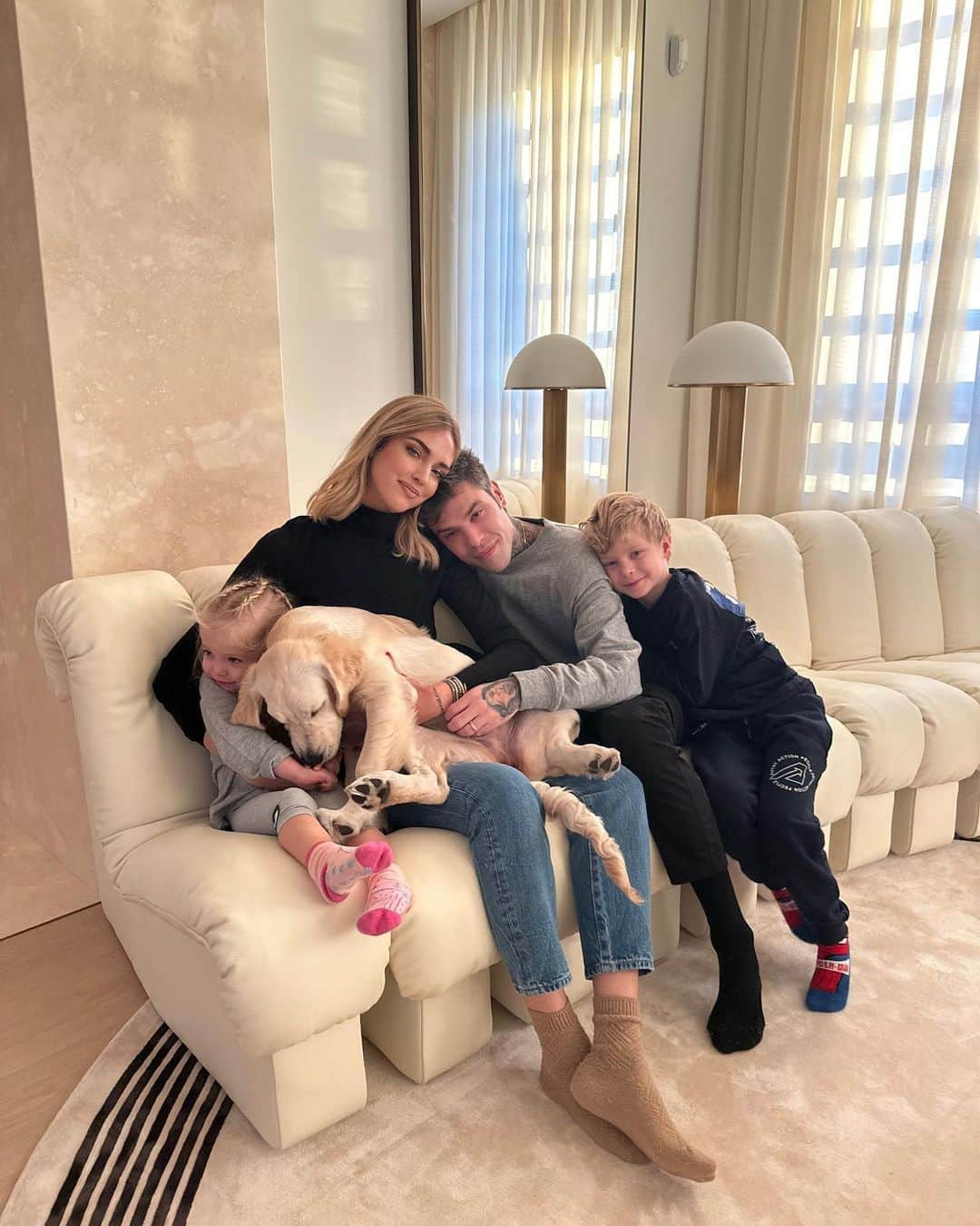 キアラ・フェラーニさんのインスタグラム写真 - (キアラ・フェラーニInstagram)「We officially moved in our new house 🥹」11月26日 2時32分 - chiaraferragni