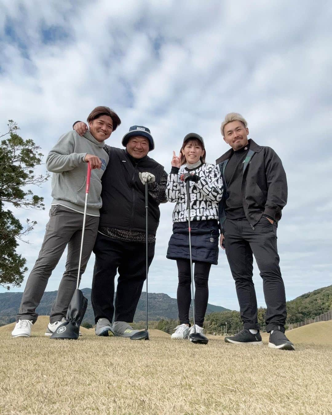 大久保嘉人さんのインスタグラム写真 - (大久保嘉人Instagram)「ドスコイ3人組と 優汰くんでゴルフ⛳️  楽しすぎたな～😆  やっぱりゴルフは最高やね⛳️  #ドスコイ3人組 #村越優汰 #ゴルフ」11月25日 17時36分 - yoshito13