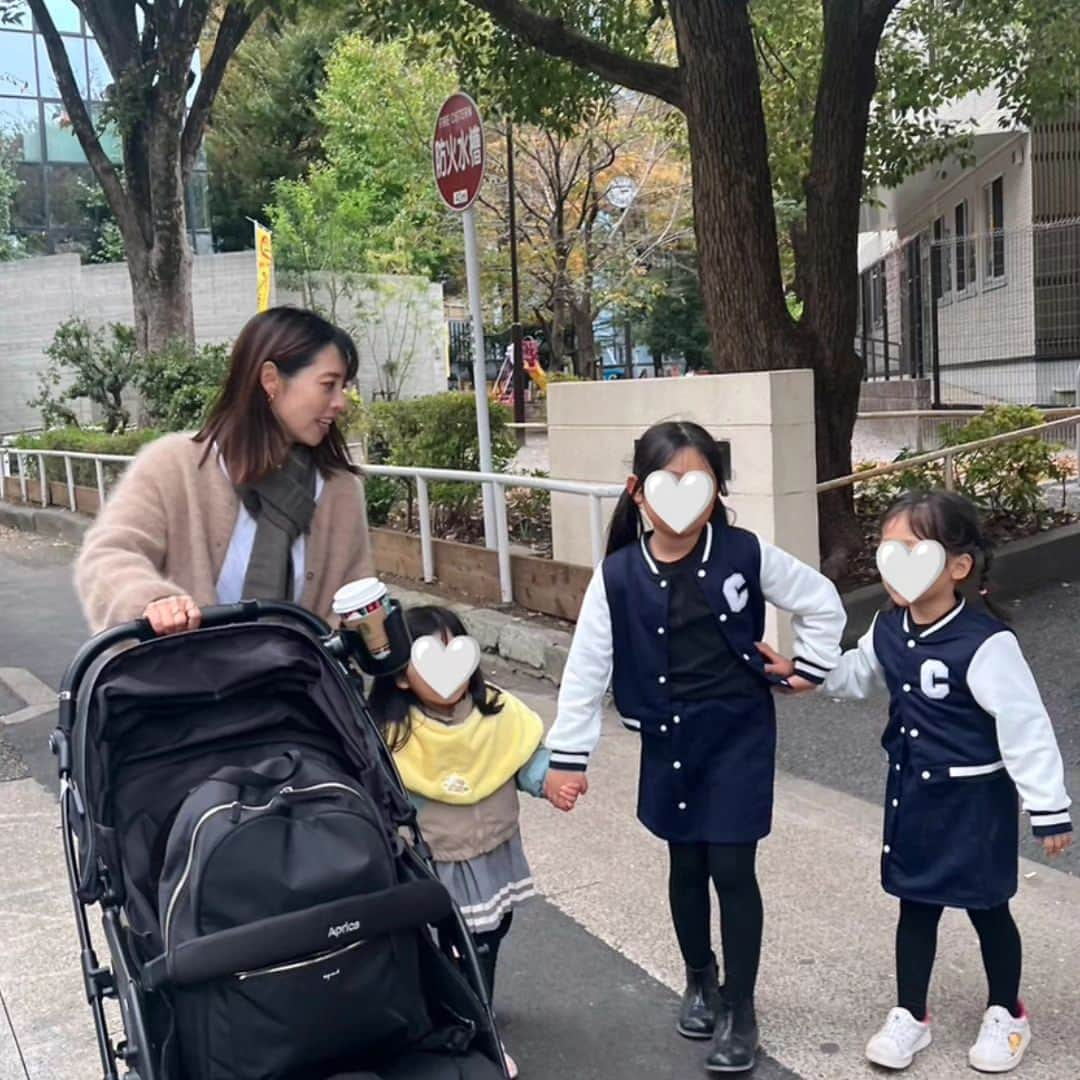 和泉杏さんのインスタグラム写真 - (和泉杏Instagram)「先日の公園♡ ちーちゃんが卵すぎて5度見🤯🤯🤯🤯🤯笑  子どもたちが仲良く遊んでくれてよかった♡ 眠くてぐずりタイムはあるんだけどね…😅 禁句=眠い？ →「眠くない！」と余計機嫌悪くなります😱  とあちゃんが妹たちの面倒見がよくて、優しくて、ほんとに感謝😭 お姉ちゃんってすごい…😭  また遊ぼうねー♡  #眠けりゃ寝ればいいのに #なぜ寝ない #グズり #いやいや期 #イヤイヤ期 #長い #そろそろ終わりにして #だんだんマシになってきた #姉妹 #いいなー #ちゃんちゃんちゃん #ママ友」11月25日 17時36分 - izumikyou