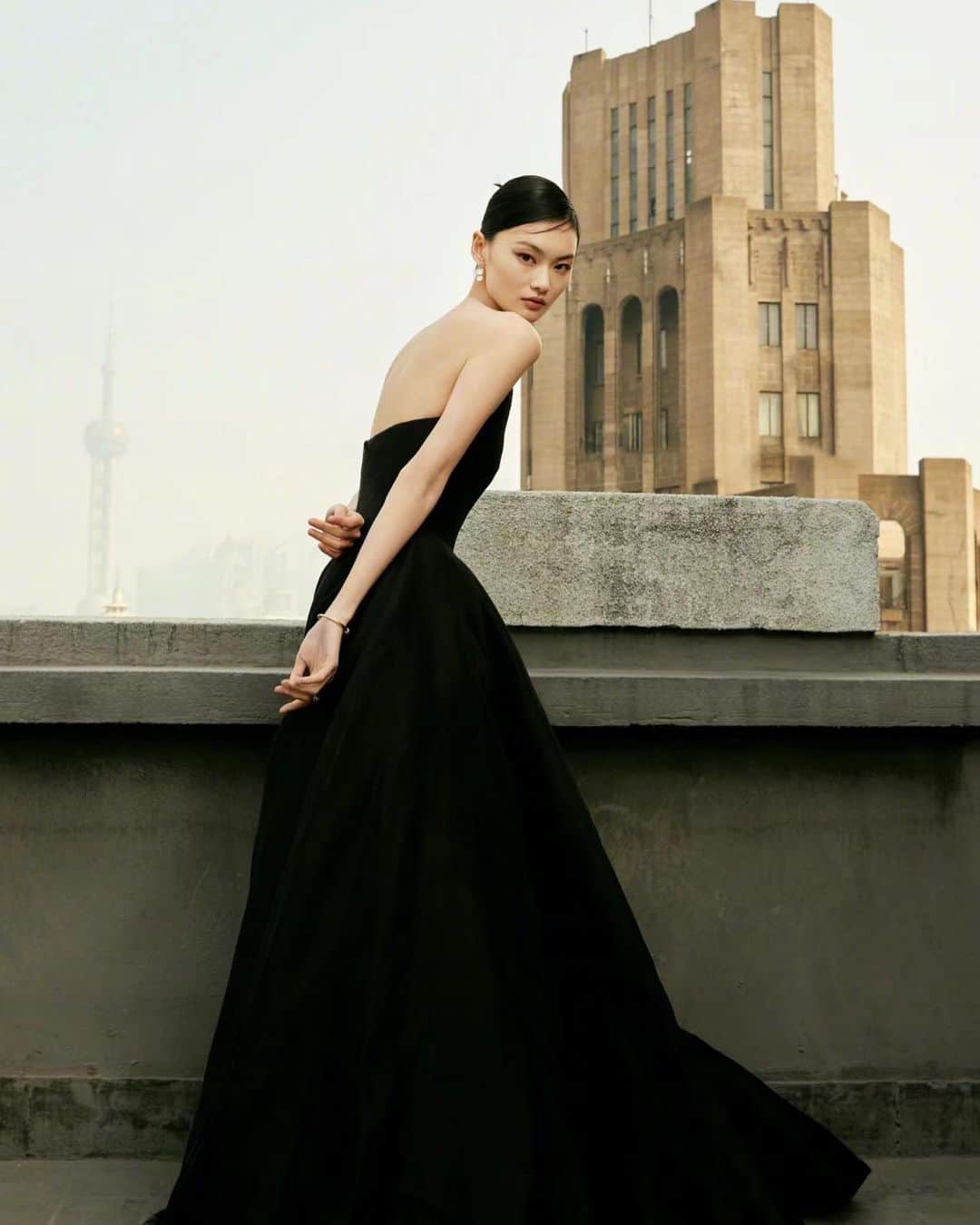 ジェイソンウーのインスタグラム：「He Cong in #JasonWuCollection for @voguemagazine @voguechina #ForcesOfFashion in Shanghai styled by @alvinyu613 #JasonWu #贺聪」