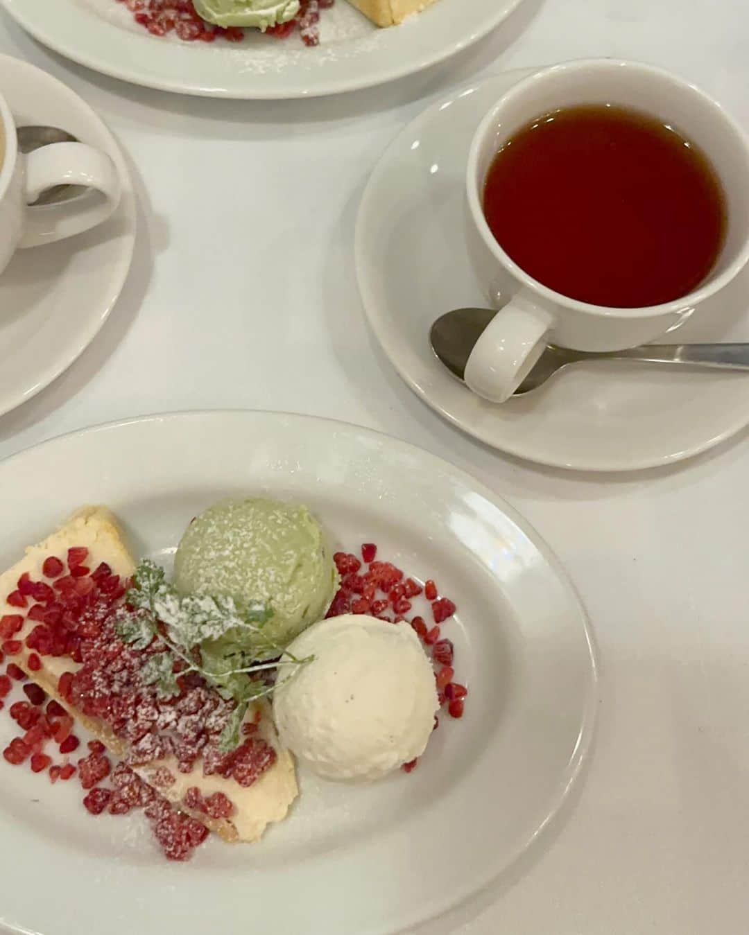 今井ゆうりさんのインスタグラム写真 - (今井ゆうりInstagram)「母と♡ @macco_nishinomiyakitaguchi  1枚目のシュークリームみたいなパン、とっても美味しかった🥐 ポップオーバーっていうんだけど、おかわり自由だったよ😈 ローストビーフも極上でした♡  幸せだったなぁ😃  #torattoriamacco西宮北口 #トラットリアマッコ宮北口 #ローストビーフ #兵庫グルメ #ポップオーバー」11月25日 17時41分 - youri2911