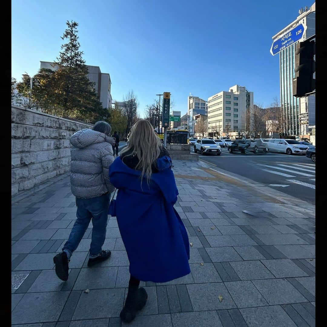 CL のインスタグラム：「A Walk in Seoul City」
