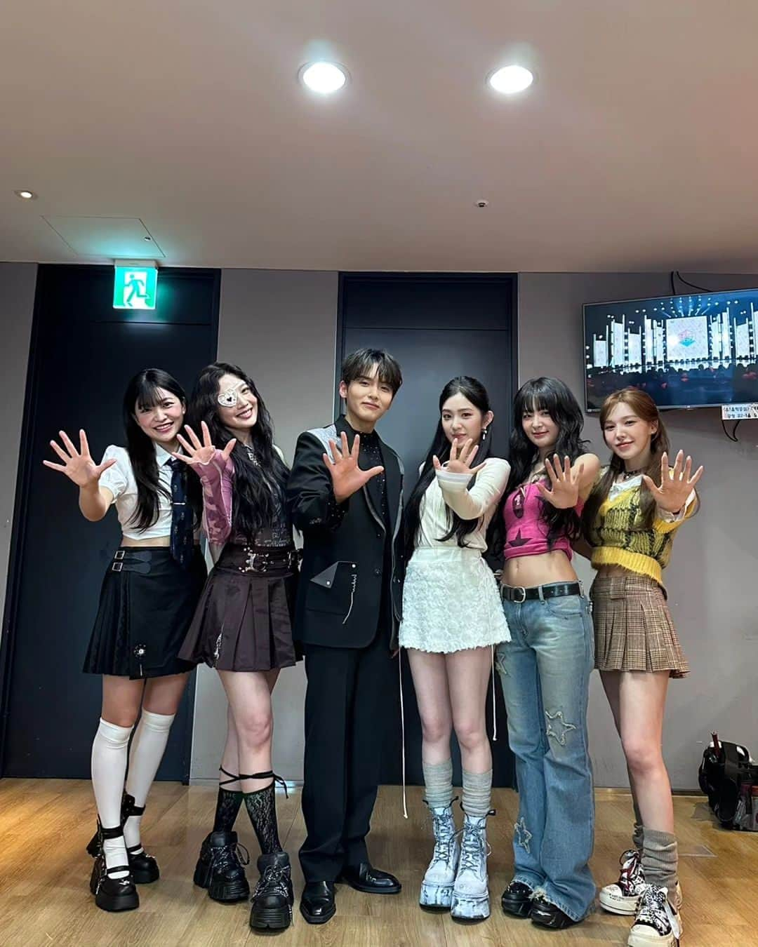 リョウクさんのインスタグラム写真 - (リョウクInstagram)「1위축하해🥳 #레드벨벳 #아이린 #슬기 #웬디 #조이 #예리 #려욱」11月25日 17時46分 - ryeo9ook