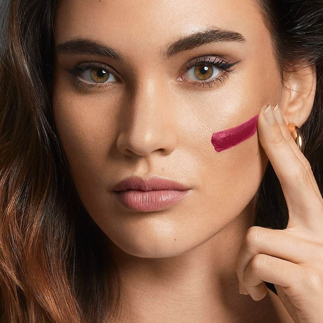 KIKO MILANOのインスタグラム：「United for another year, for the elimination of violence against women ❤️ ⁣ For every #KIKOMilano lipstick purchased online and in stores between Nov 18-25, KIKO MILANO will donate 1€ to @amicideibambini to support a psychological helpline for women victims of violence. Help us reach our goal of 10,000 lipsticks (10,000€)! 💄⁣ Buy a lipstick and support #AiBi with us this International Day for the Elimination of Violence against Women!⁣ *Initiative is active only in Italy.⁣ ⁣ #KIKOxAiBi #AiBi #KIKOCares #KIKOContributes #IDEVAW⁣」