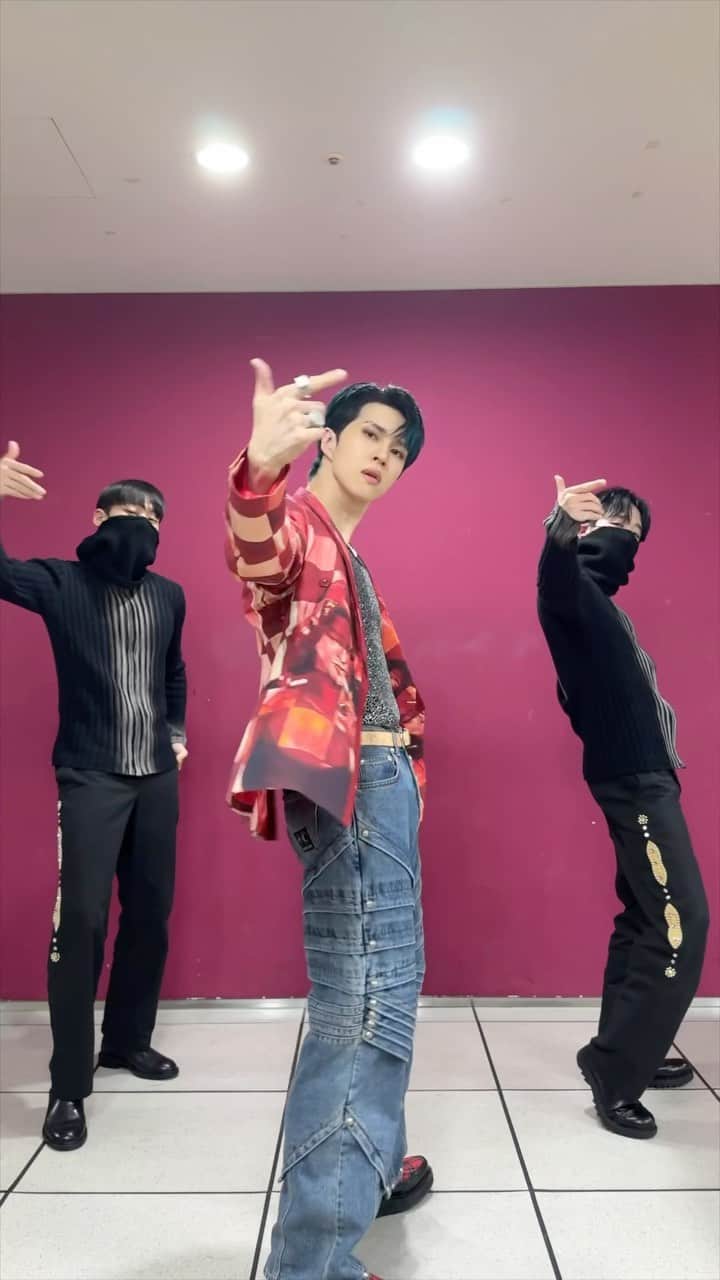 のインスタグラム：「- Amnesia Challenge🕺🖤  #빅스 #VIXX #켄 #KEN #이재환 #CONTINUUM #Amnesia #Amnesia_Challenge」