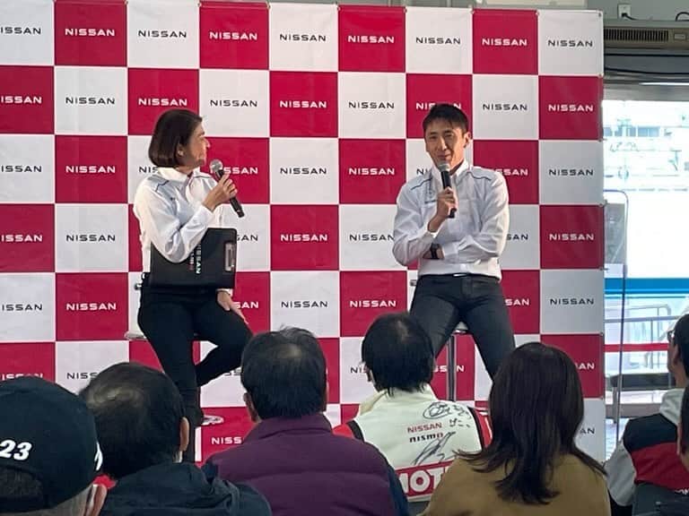 のインスタグラム：「今日は、日産プリンス広島 大商談会トークショーに、たくさんの方々がお越し頂き、ありがとうございました👍 久々にメグさんとのトークショー、楽しかったです👍 それにしても、スカイラインニスモの白が格好よかった‼️ 僕も大商談して頂こうかな‼️ スタッフの皆さん、お疲れ様でした。」