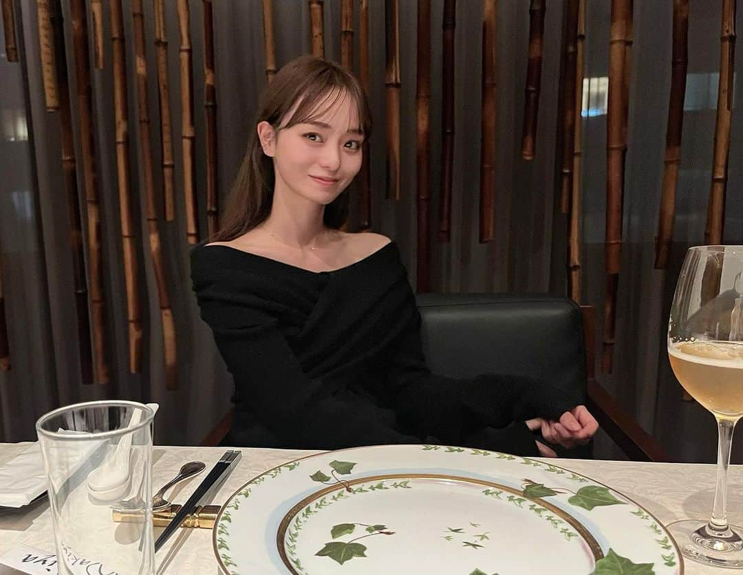 丸林広奈のインスタグラム：「先日の勤労感謝は日々おつかれさまと、夫とdinnerへ🥂いつもありがとう☺️  その後開運招福・商売繁盛を願い熊手を買いに大鳥神社の酉の市へ🙏 威勢の良い掛け声で三本締めをしていただいてパワーを貰いました✨ またお互い頑張りましょう😎🤍」