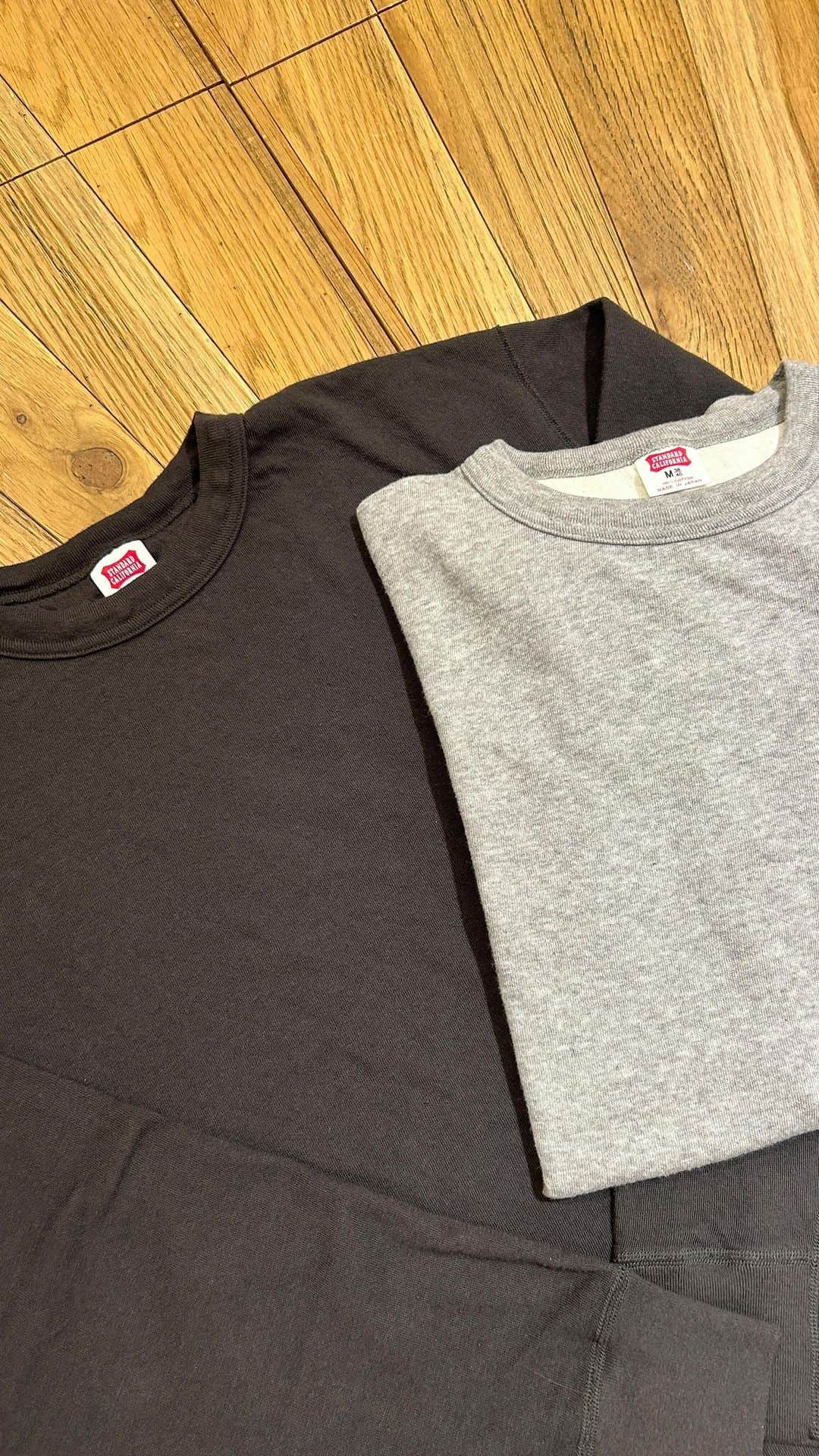 スタンダードカリフォルニアのインスタグラム：「SD 2Layer Crew Long Sleeve T  1枚でも着られるよう程よくゆったりとしたシルエットで、 一度着たら病みつきになる着心地です。  @standardcalifornia_os  @standardcalifornia_movie   #standardcalifornia  #スタンダードカリフォルニア  #2layer  #longsleevetshirt  #ロングスリーブ  #ロンt  #internationalshipping  #overseashipping  #worldshopping  #worldshoppingjp」