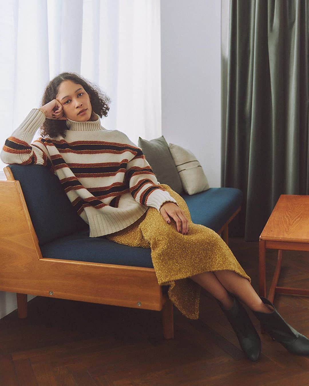 TOMORROWLAND_Womensのインスタグラム：「.  FIND YOUR KNIT  織りなす糸の柔らかさと着飾ることの美しさ。 この冬もニットは欠かせない。  自分だけの特別な一枚を求めて。   #tomorrowland_womens  #tomorrowland_jp #macphee #トゥモローランド」