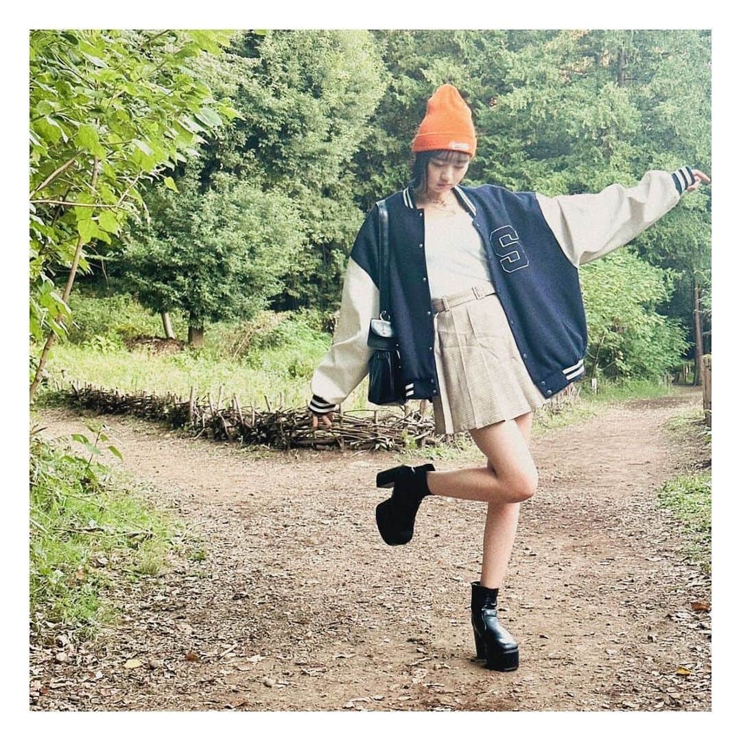 のインスタグラム：「🎱🩶 今年の冬に欲しかったニット帽GET🧡 みんなのこの冬欲しいアイテムはなーに?? * * #ニコラ #nicola #ニコモ #ニコラ12月号発売中 #近藤結良 #ゆらふぉとぐらむ #07line #ootd  #ボブヘアー #ボブ女子 #ボブ女子高生」
