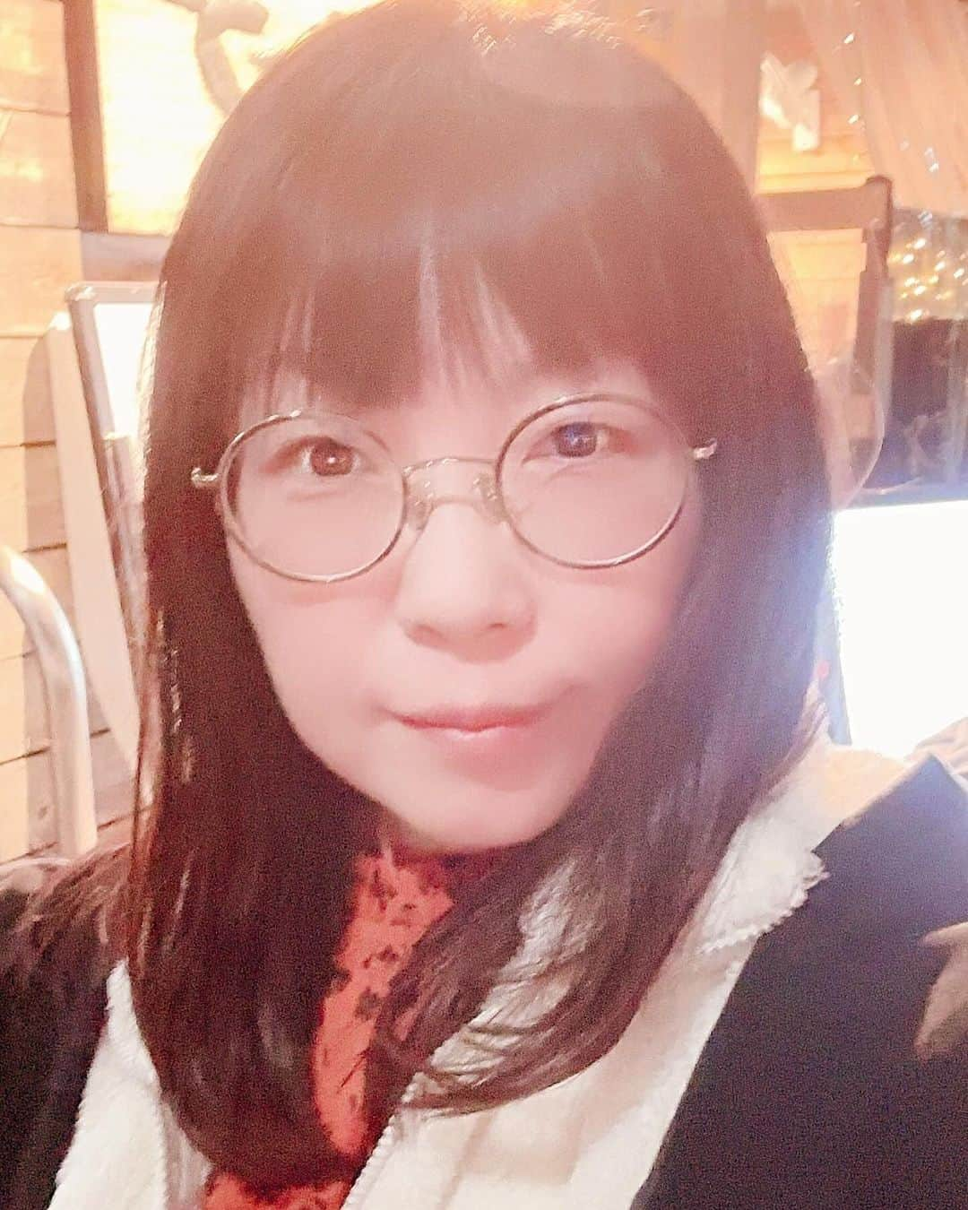 松井理子のインスタグラム：「11/24また急遽採卵。  今回もダメでした。 卵胞の中に卵子が無かったんです。 局所麻酔が、今回は痛かったなー。。。 めげずに次回に向けてからだをつくるぞ！  そうそう、採卵の前に美容院に行って綺麗にしてもらった。 1枚目がすぐ後で、2枚目が今日。  #不妊鍼灸の後。 髪の毛ウネウネになったw  ヘアメイクの力はすごいなー。尊敬。 #不器用 #ヘアメイク上手く出来ない族 #不妊治療 #短くするとシャンプー楽 #ドライヤー楽」