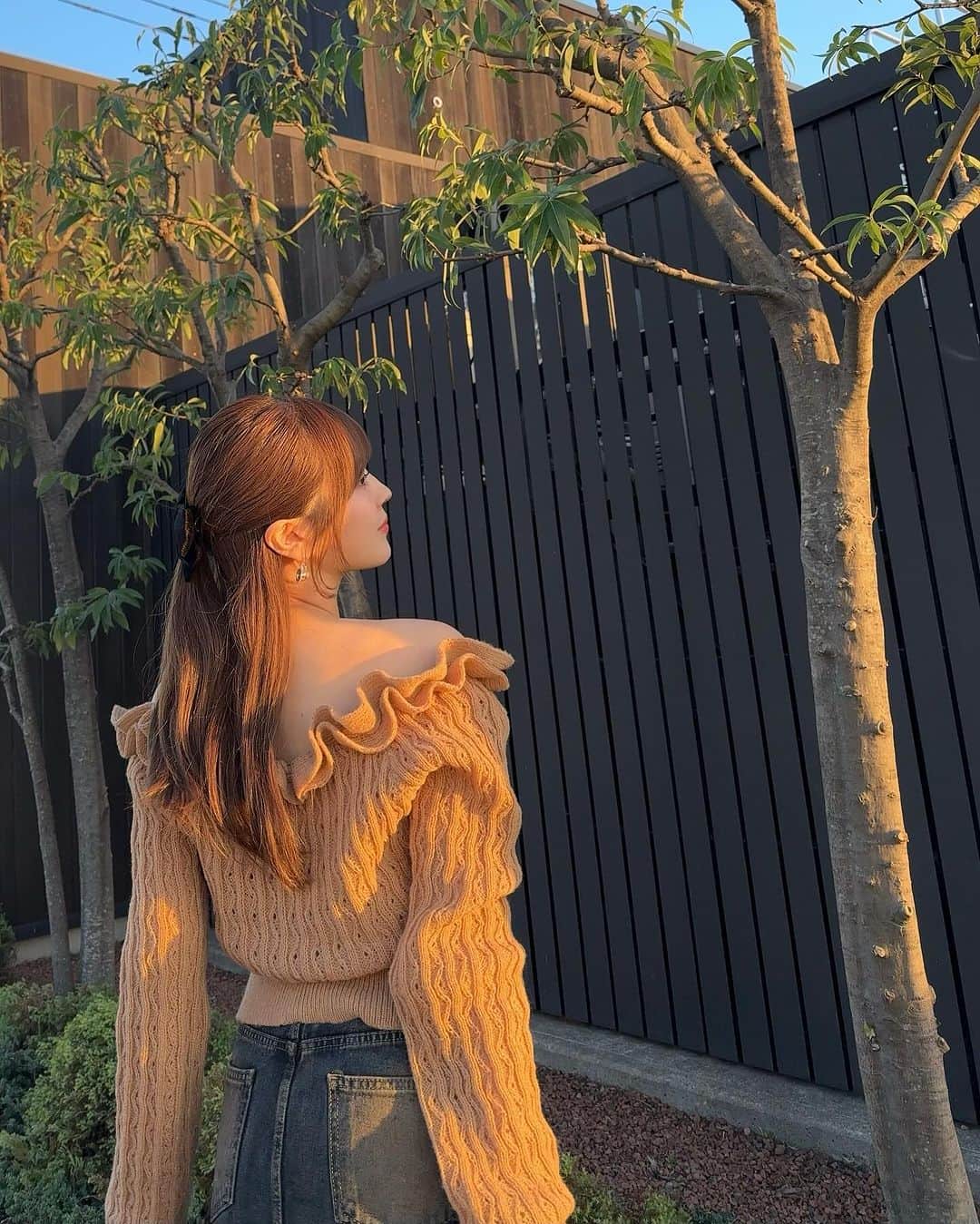 黒田莉来さんのインスタグラム写真 - (黒田莉来Instagram)「最近SHEINであたりだったアイテムたち🐾 @shein_japan   2023 SHEIN Black Friday sale中なので いつもよりさらにお得です🎅🏻  12月末まで使えるクーポンもあるので 是非使ってくださいね♡♡ ■クーポンコード：BFJP621  全アイテム、商品IDも書いておきます✔︎✔︎✨  1〜3枚目：リボンセーター ■商品ID：24573278 ■Size： S, ■Color：Camel   4〜5枚目：ストライプカーディガン ■商品ID：23021425 ■Size： S ■Color： Black   6枚目：ショートパンツ ■商品ID：24659551 ■Size： S, ■Color：Beige   骨格：上半身ストレート、下半身ウェーブ 身長：152cm  試すたび、好きが見つかる。届くたび、好きが増えてく♡  #SHEIN #SHEINforAll #SHEINblackfriday #SHEINGoodFinds #loveshein #saveinstyle#PR#DazyHyunA」11月25日 18時06分 - kuroda_tomatochan